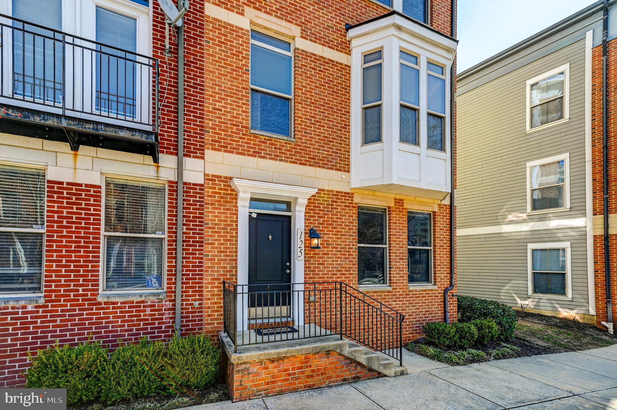 ALBEMARLE SQUARE - Residential