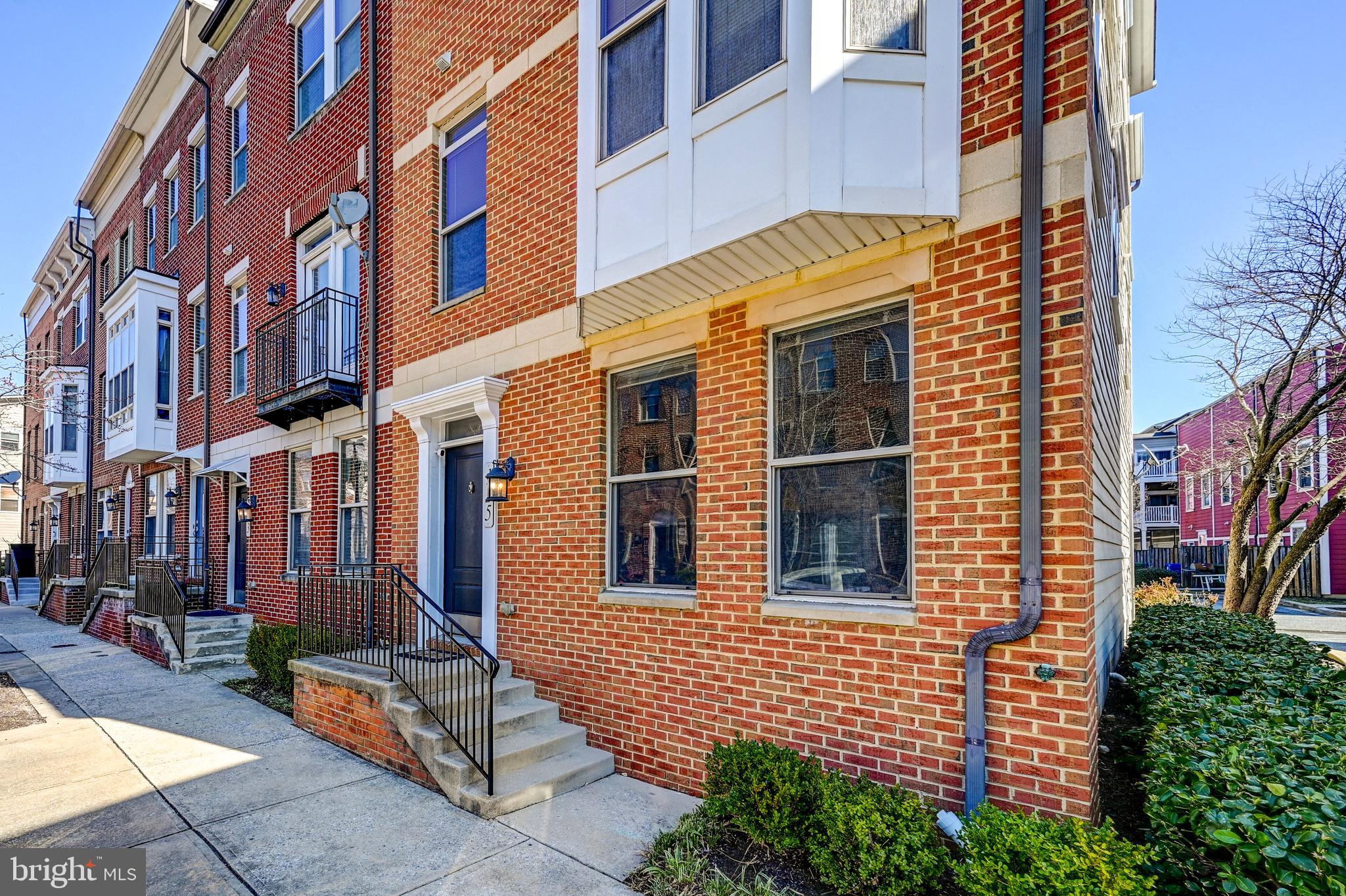 ALBEMARLE SQUARE - Residential