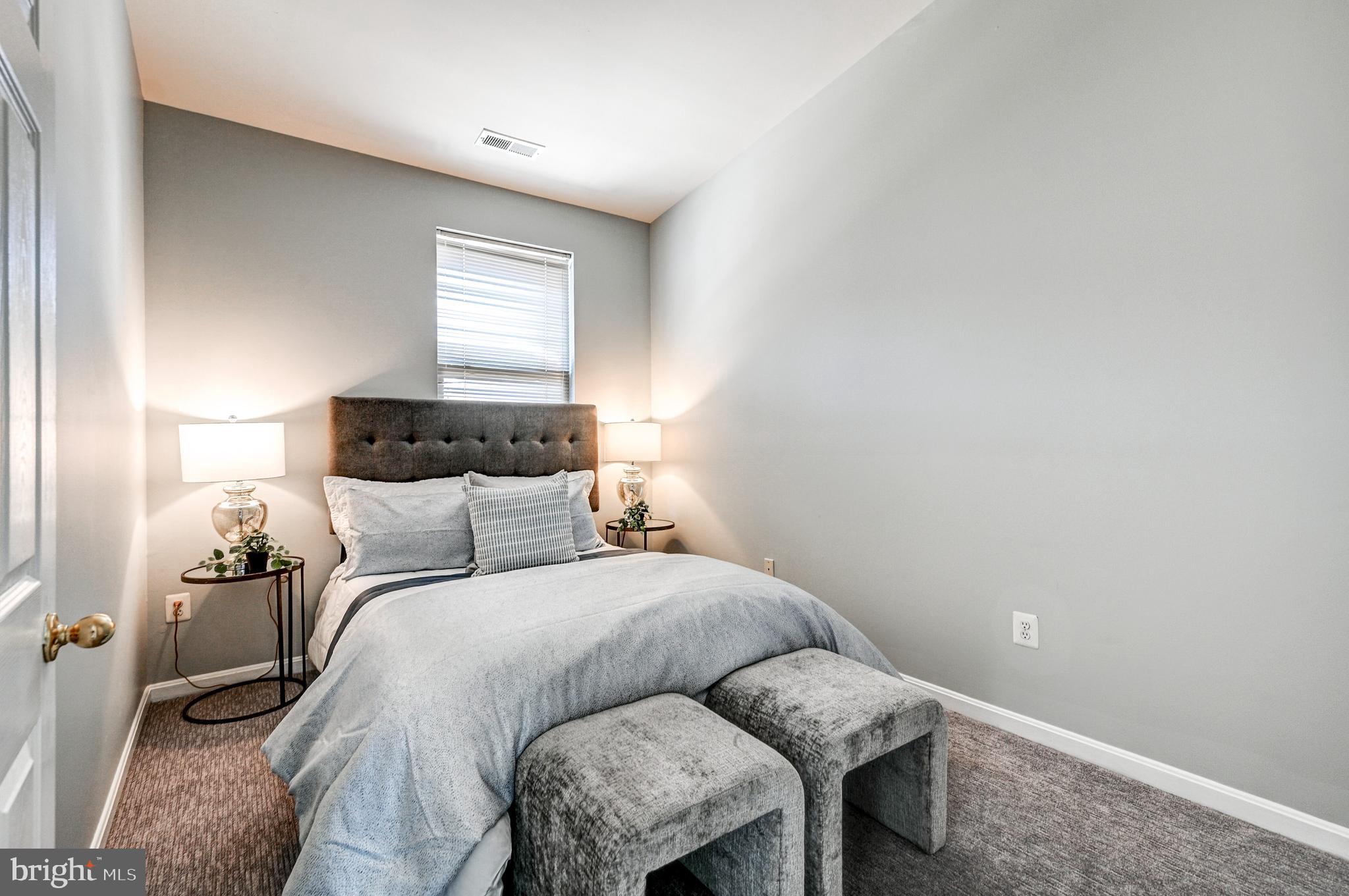 ALBEMARLE SQUARE - Residential