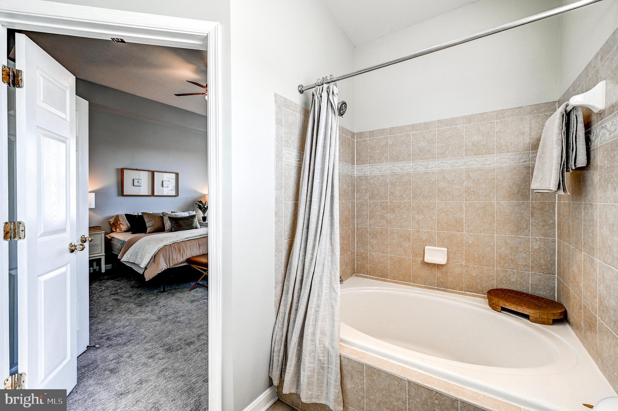 ALBEMARLE SQUARE - Residential