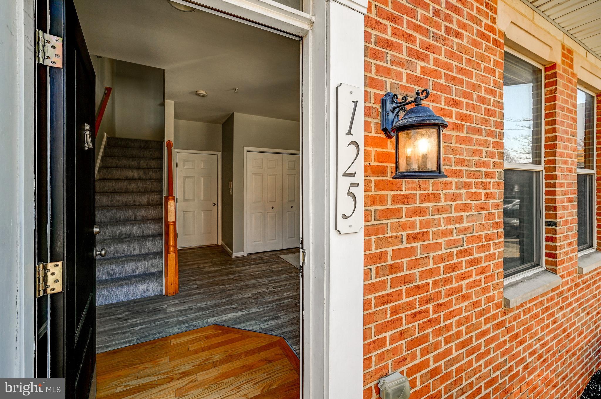 ALBEMARLE SQUARE - Residential