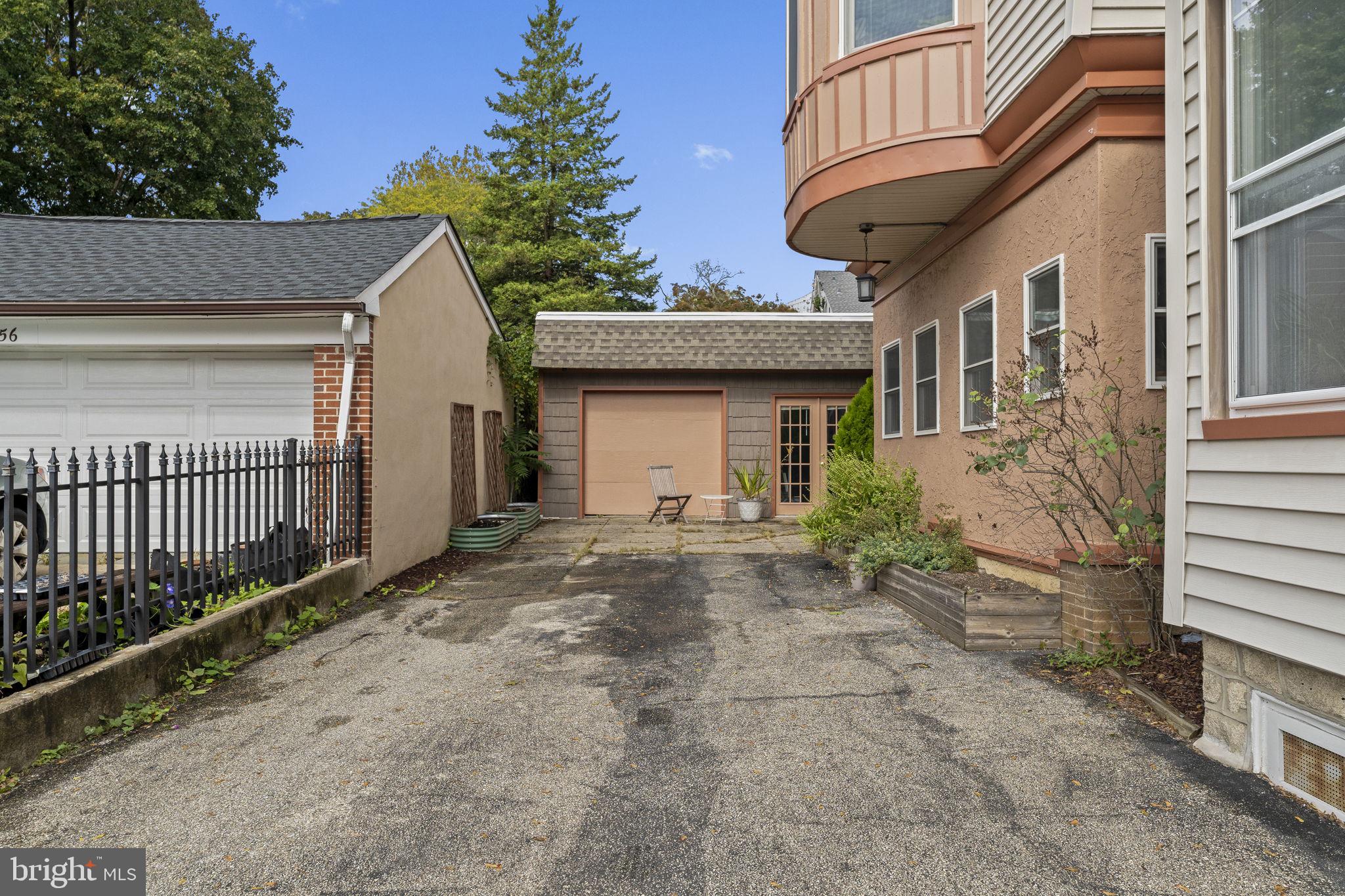 ROXBOROUGH - Residential