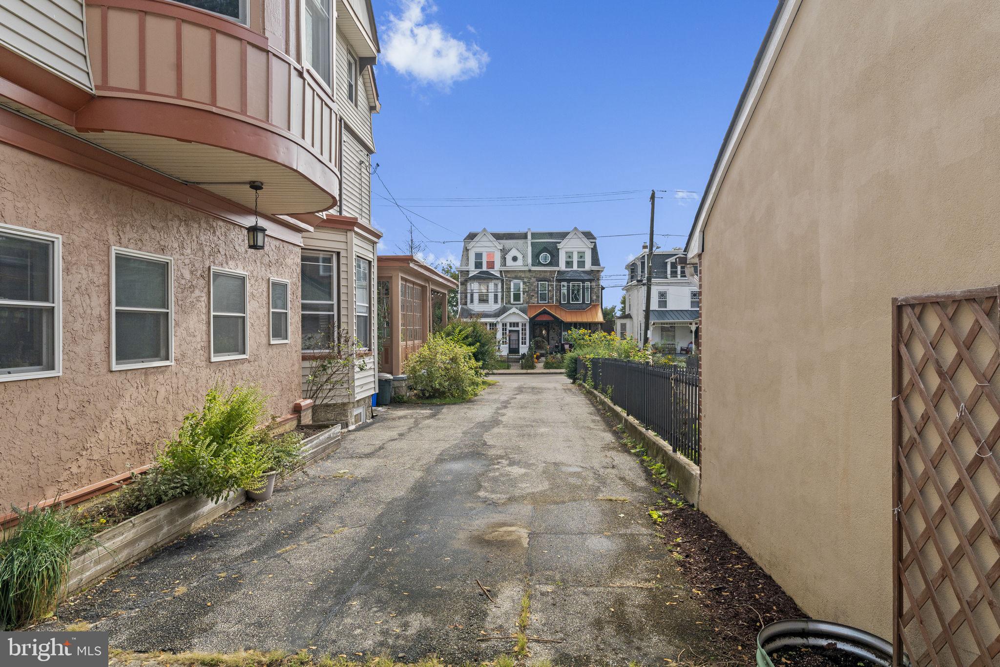 ROXBOROUGH - Residential