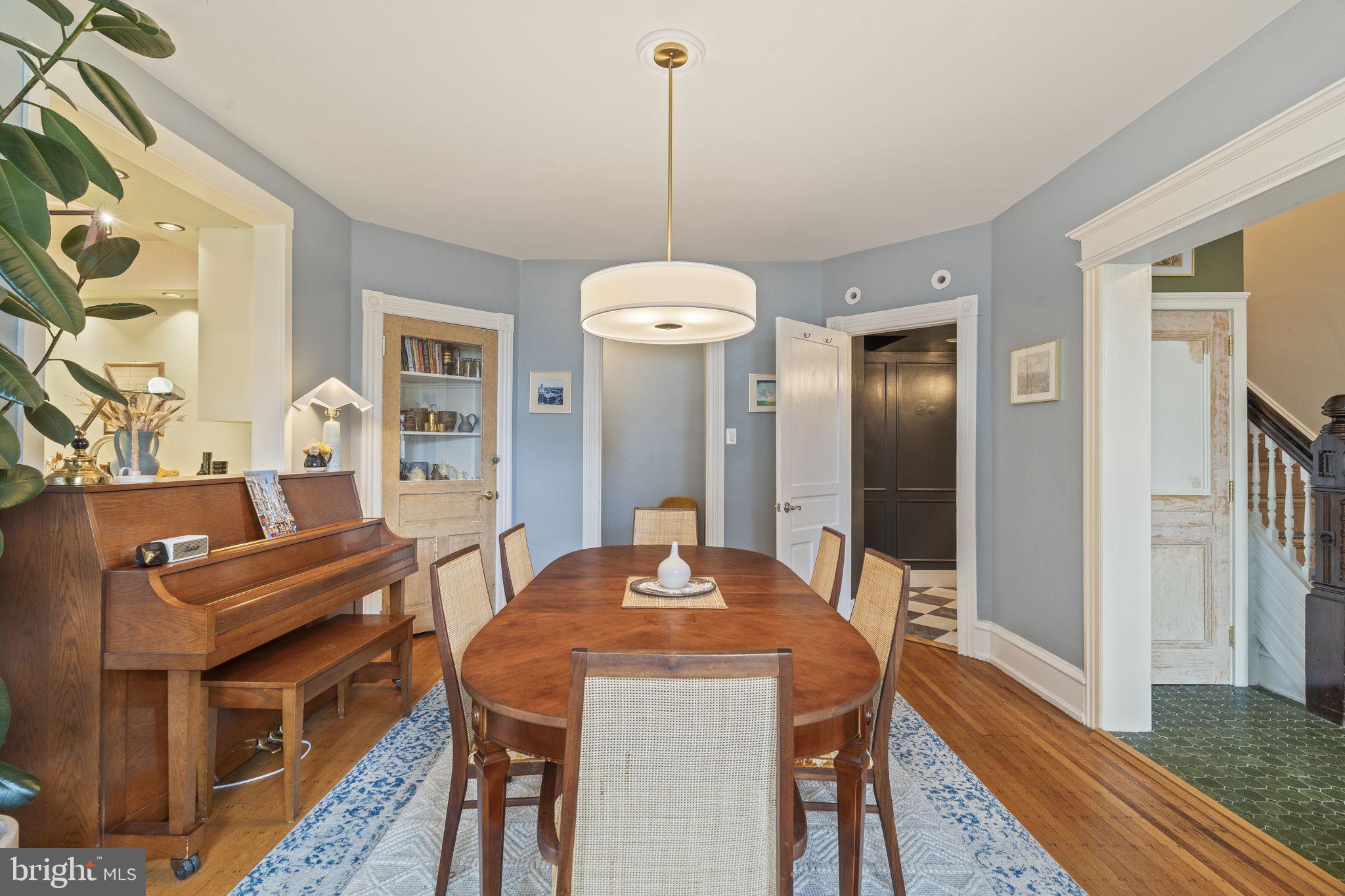 ROXBOROUGH - Residential