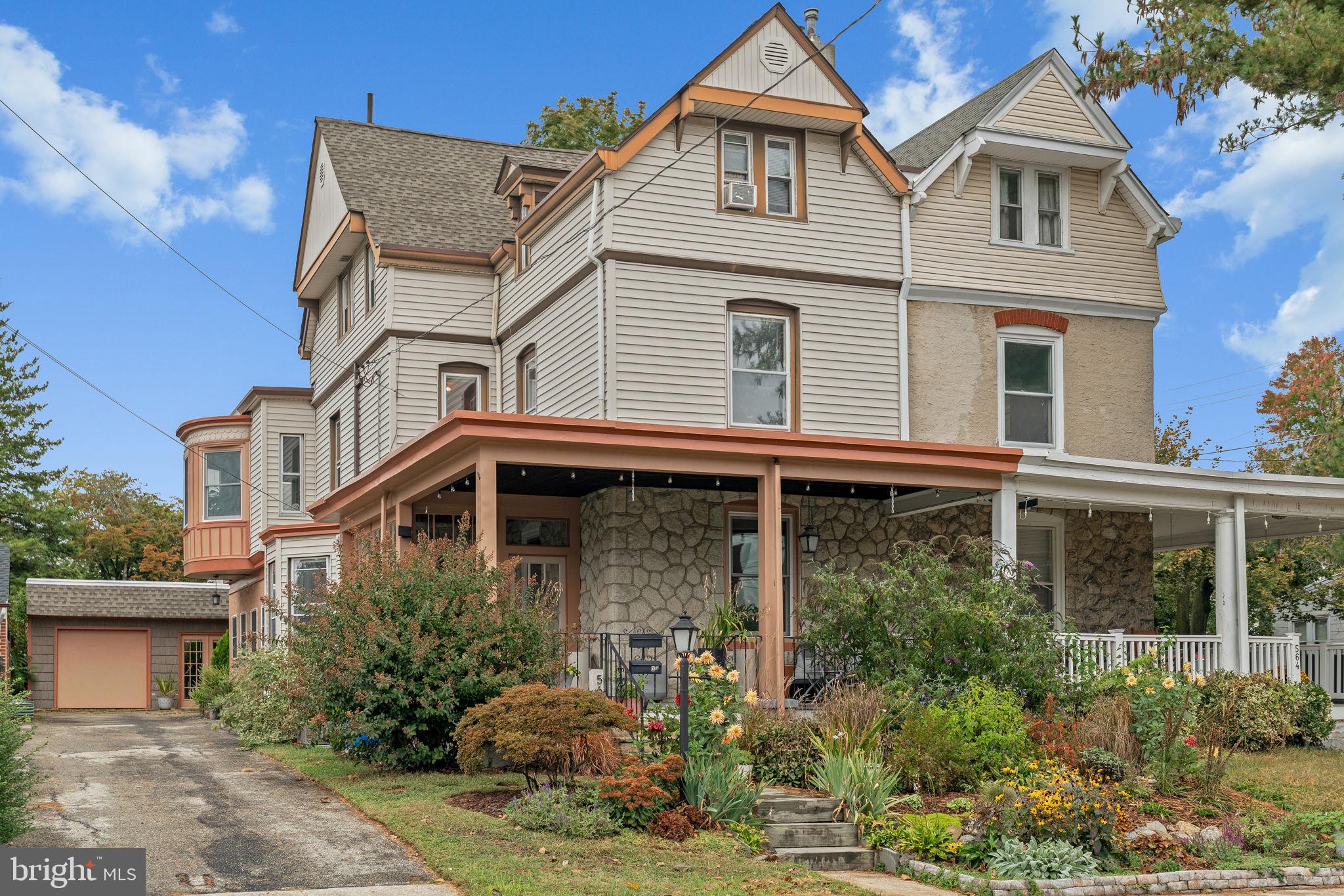 562 LEVERINGTON AVENUE