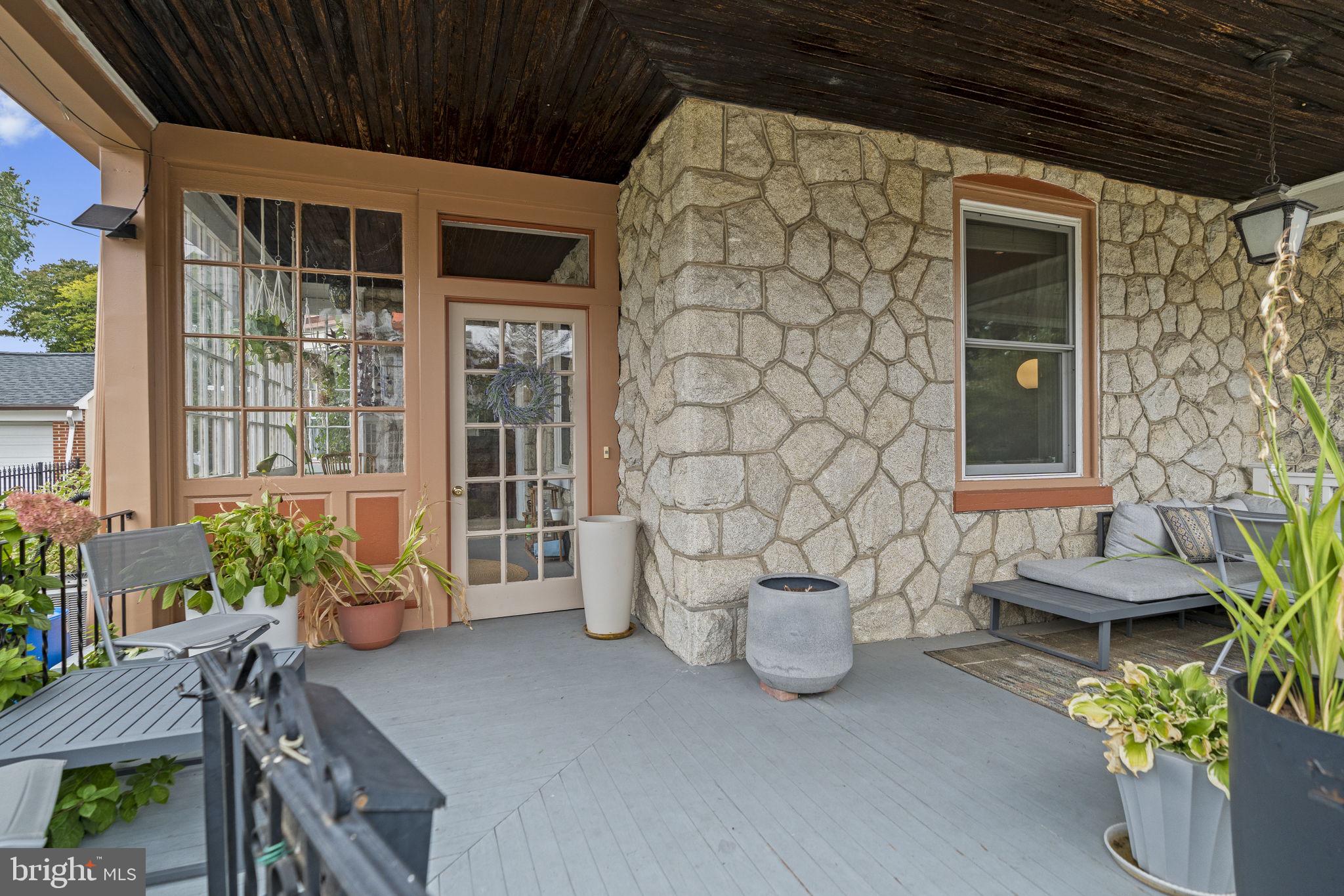 ROXBOROUGH - Residential