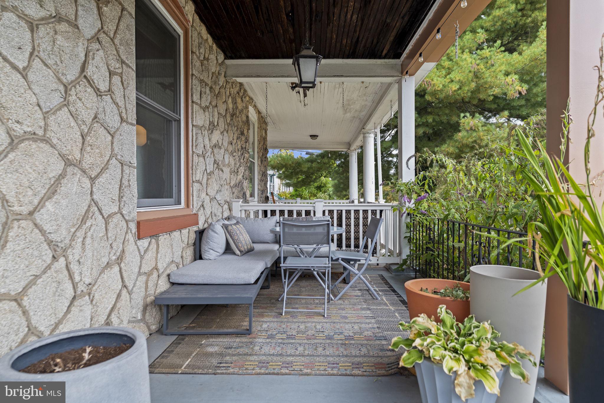 ROXBOROUGH - Residential