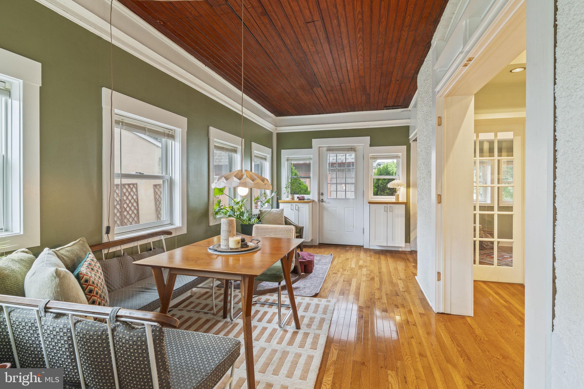 ROXBOROUGH - Residential