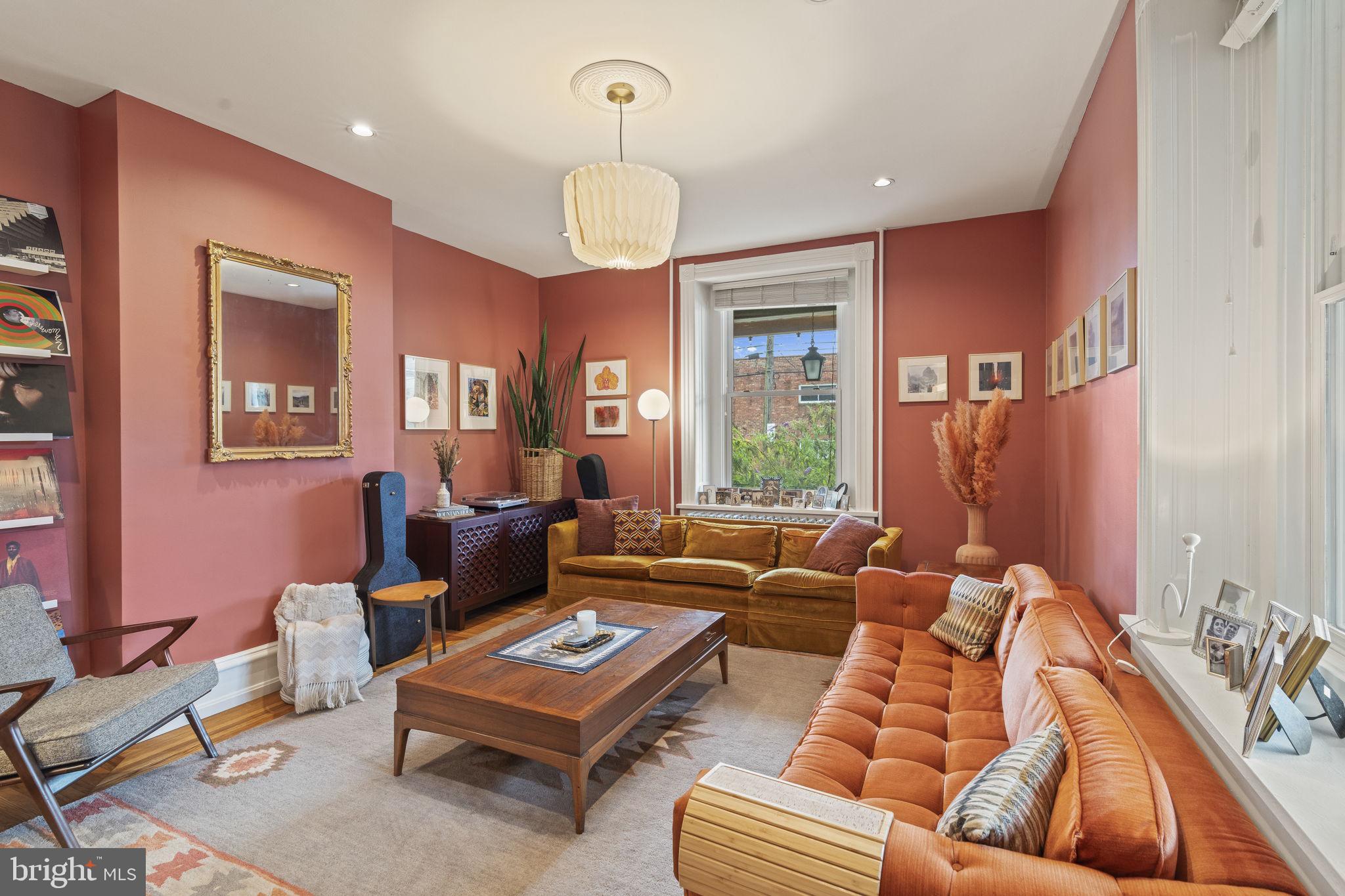 ROXBOROUGH - Residential