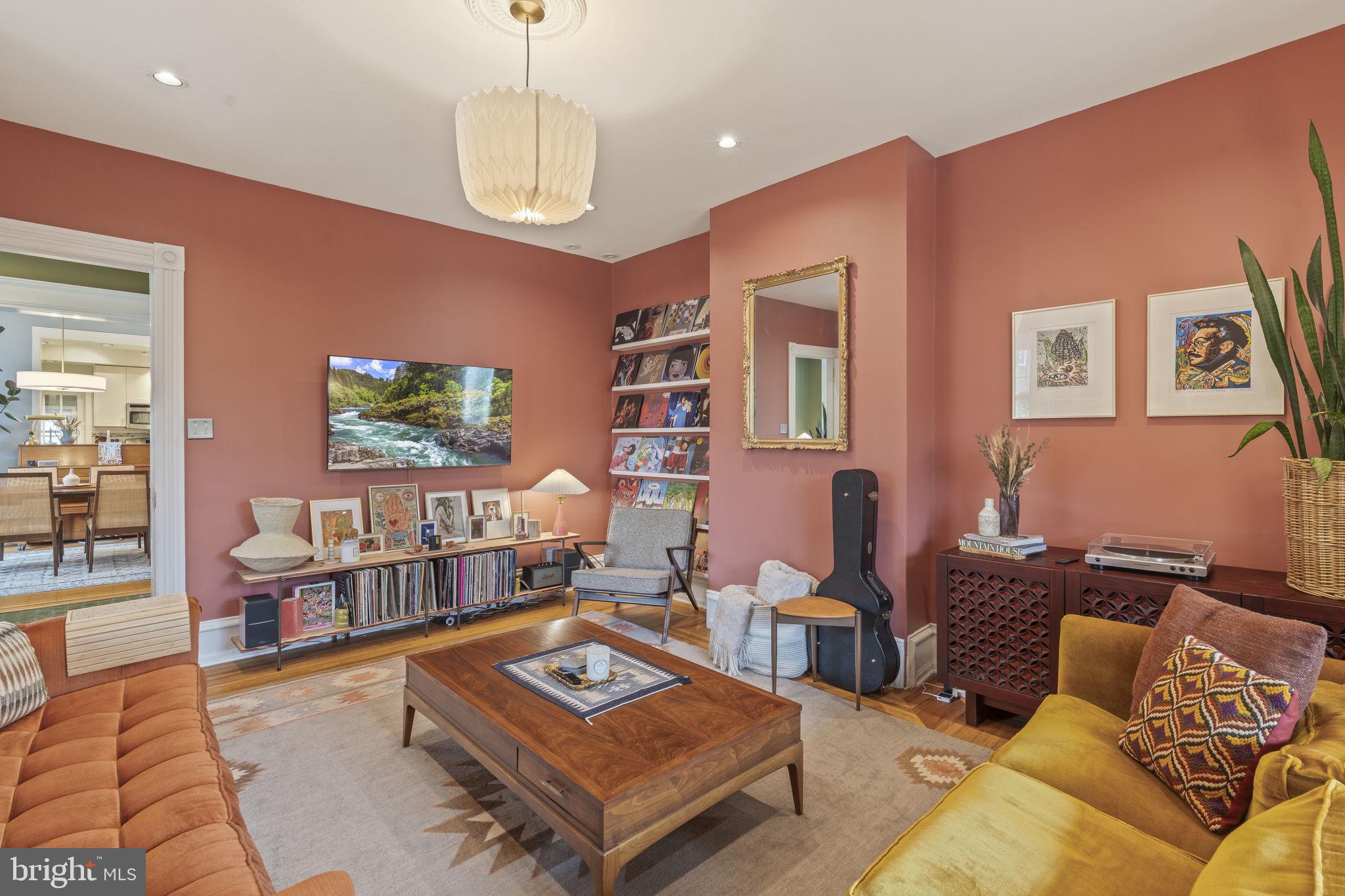 ROXBOROUGH - Residential