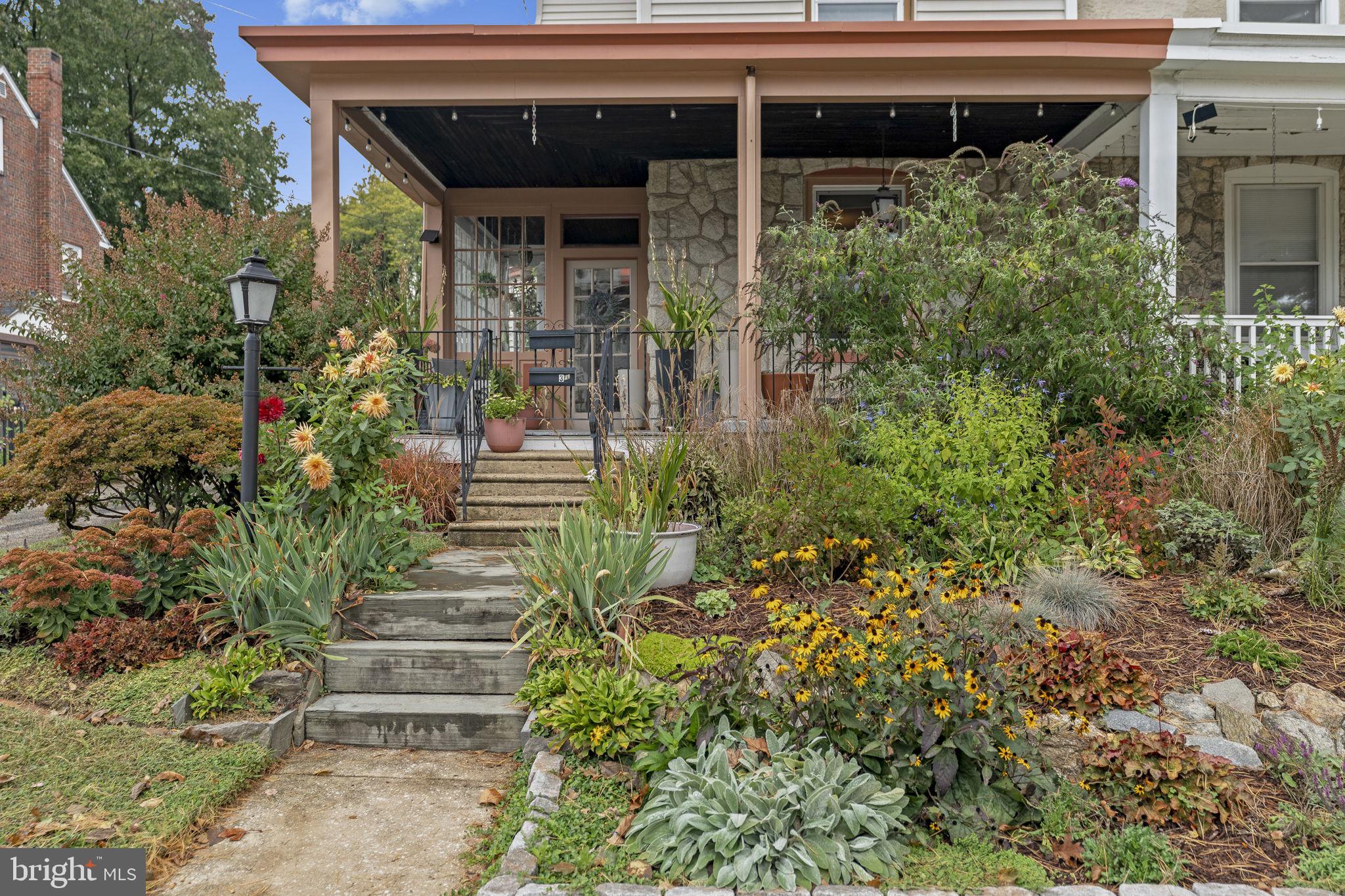 562 LEVERINGTON AVENUE