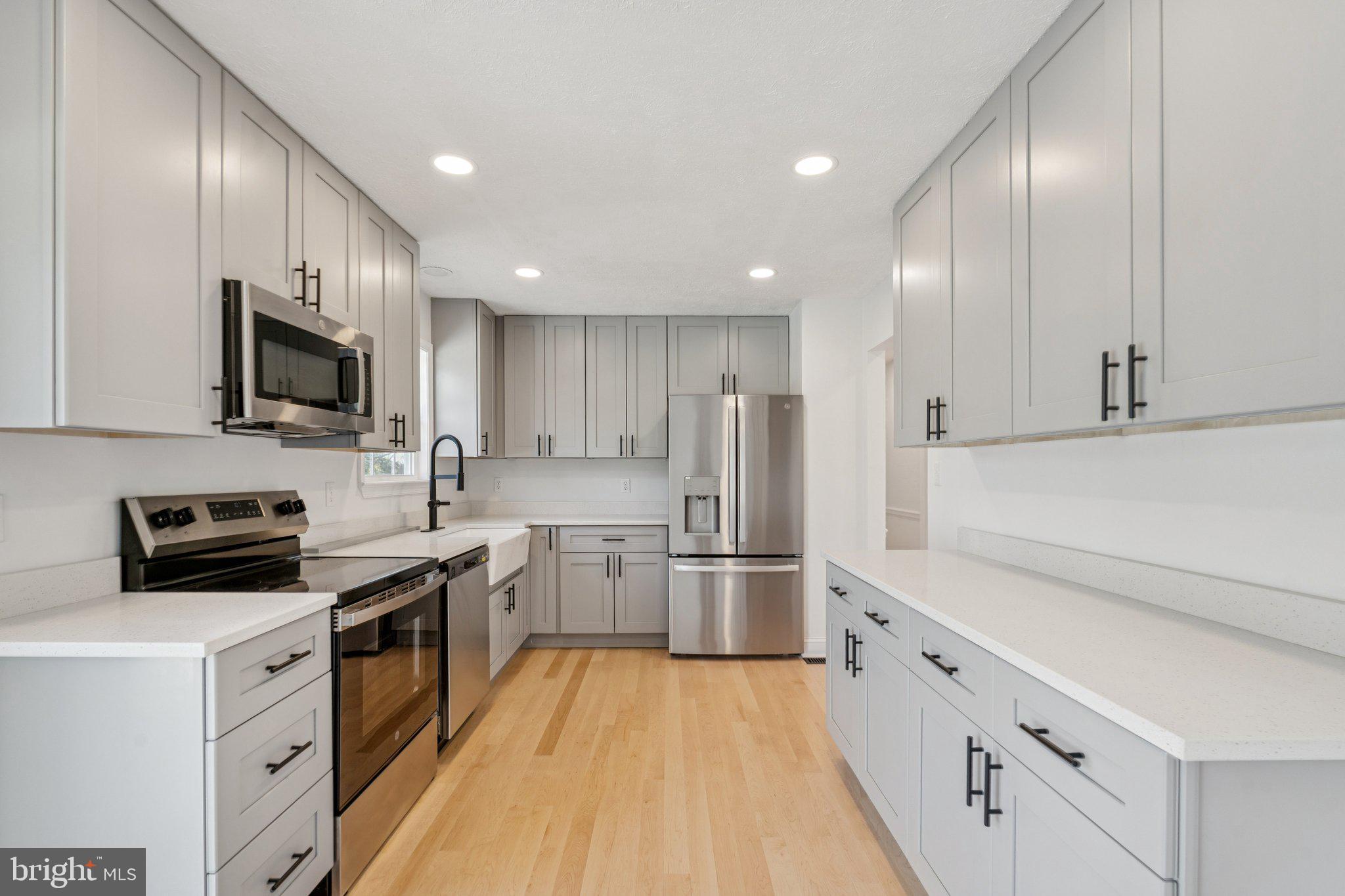 GOLDEN BEACH - Residential