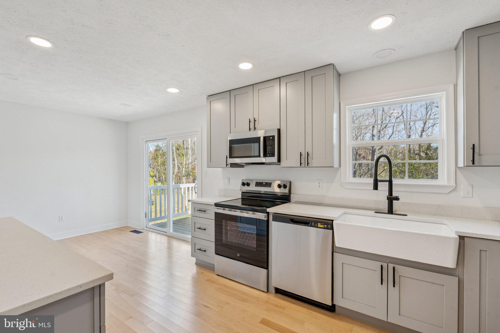 GOLDEN BEACH - Residential