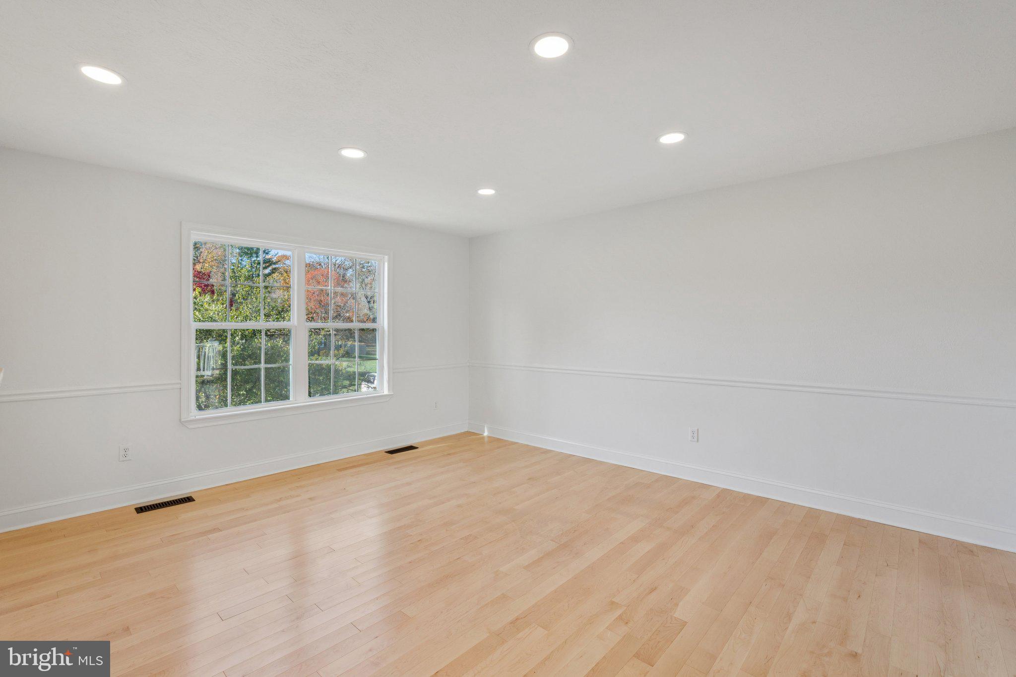 GOLDEN BEACH - Residential