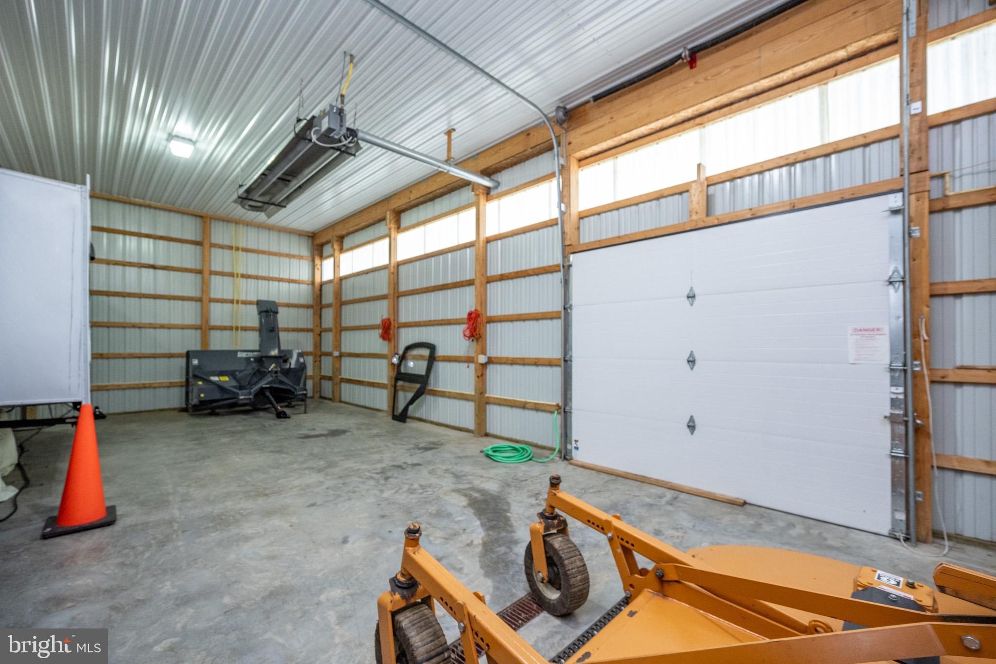 SPRING GLADE ROAD - Farm