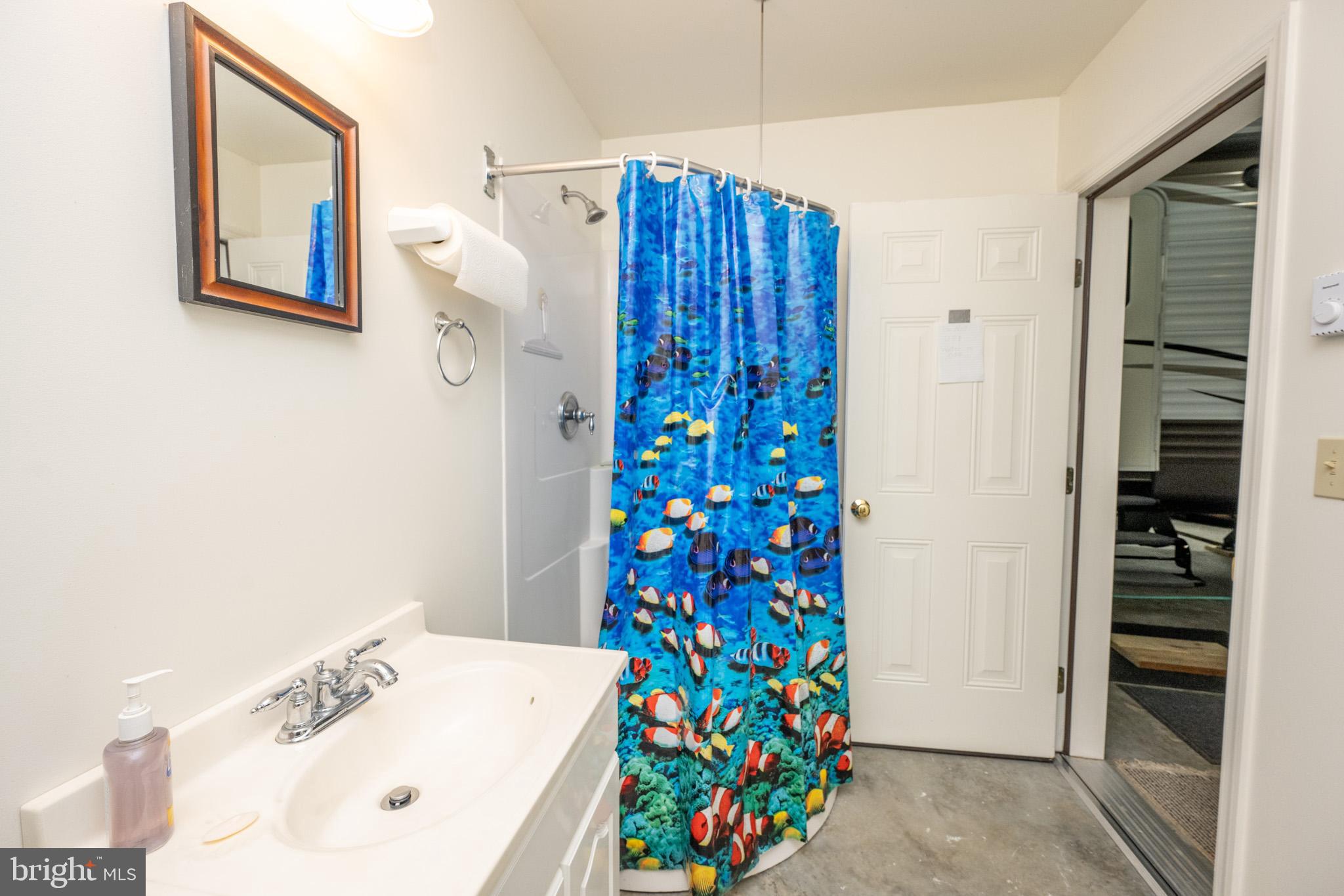 SPRING GLADE ROAD - Farm