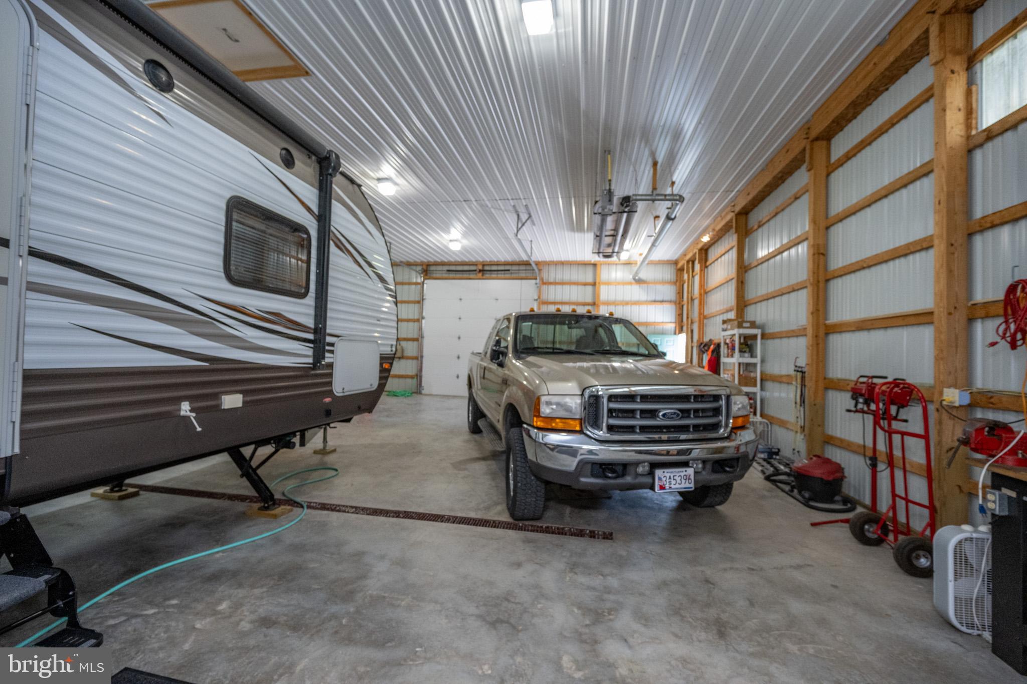 SPRING GLADE ROAD - Farm