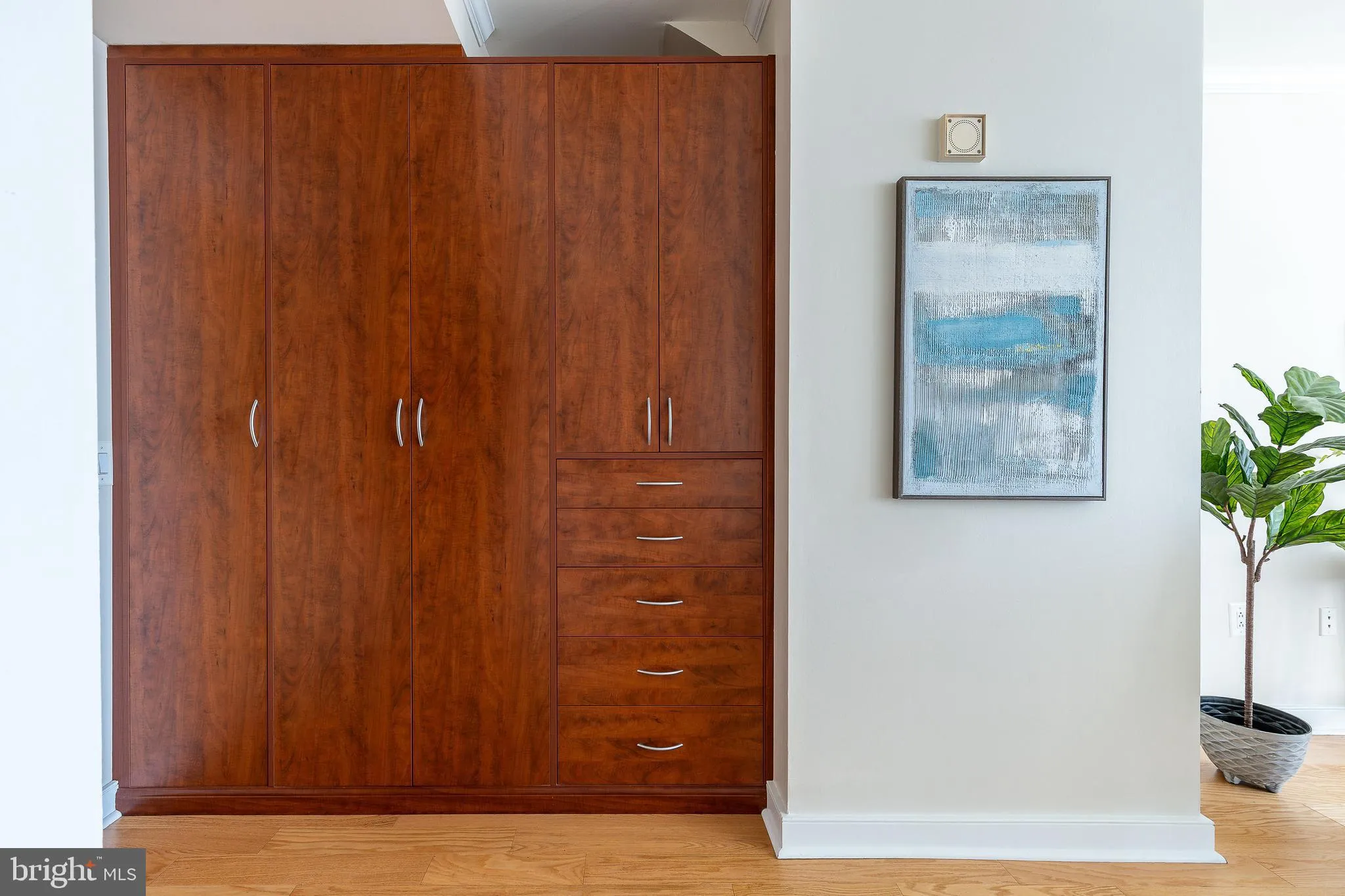 Philadelphia, Pennsylvania 19102, United States, 2 Bedrooms Bedrooms, ,2 BathroomsBathrooms,Residential,Active,165820