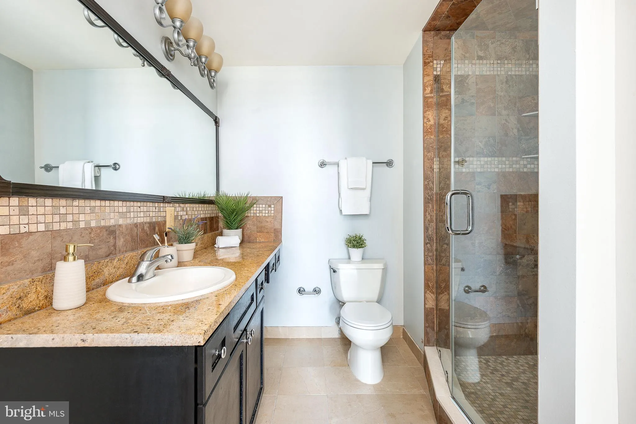 Philadelphia, Pennsylvania 19102, United States, 2 Bedrooms Bedrooms, ,2 BathroomsBathrooms,Residential,Active,165820