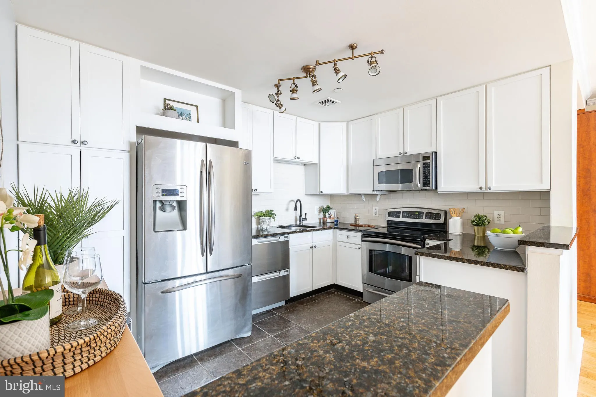 Philadelphia, Pennsylvania 19102, United States, 2 Bedrooms Bedrooms, ,2 BathroomsBathrooms,Residential,Active,165820