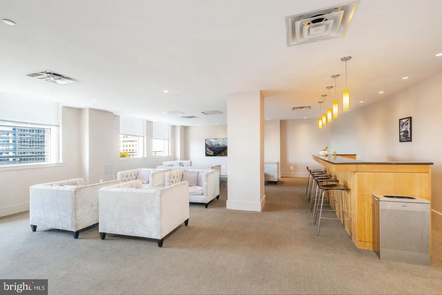 Philadelphia, Pennsylvania 19102, United States, 2 Bedrooms Bedrooms, ,2 BathroomsBathrooms,Residential,Active,165820