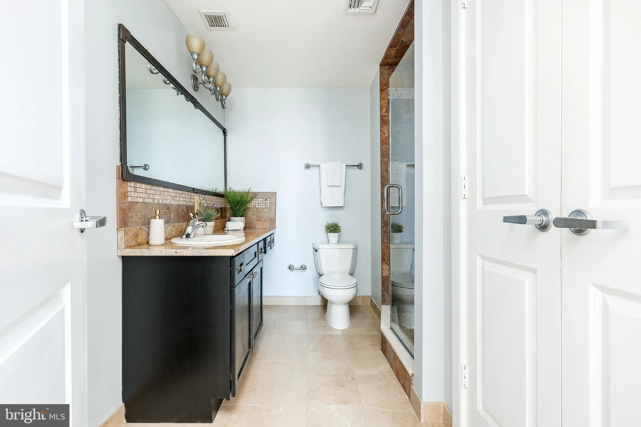 Philadelphia, Pennsylvania 19102, United States, 2 Bedrooms Bedrooms, ,2 BathroomsBathrooms,Residential,Active,165820