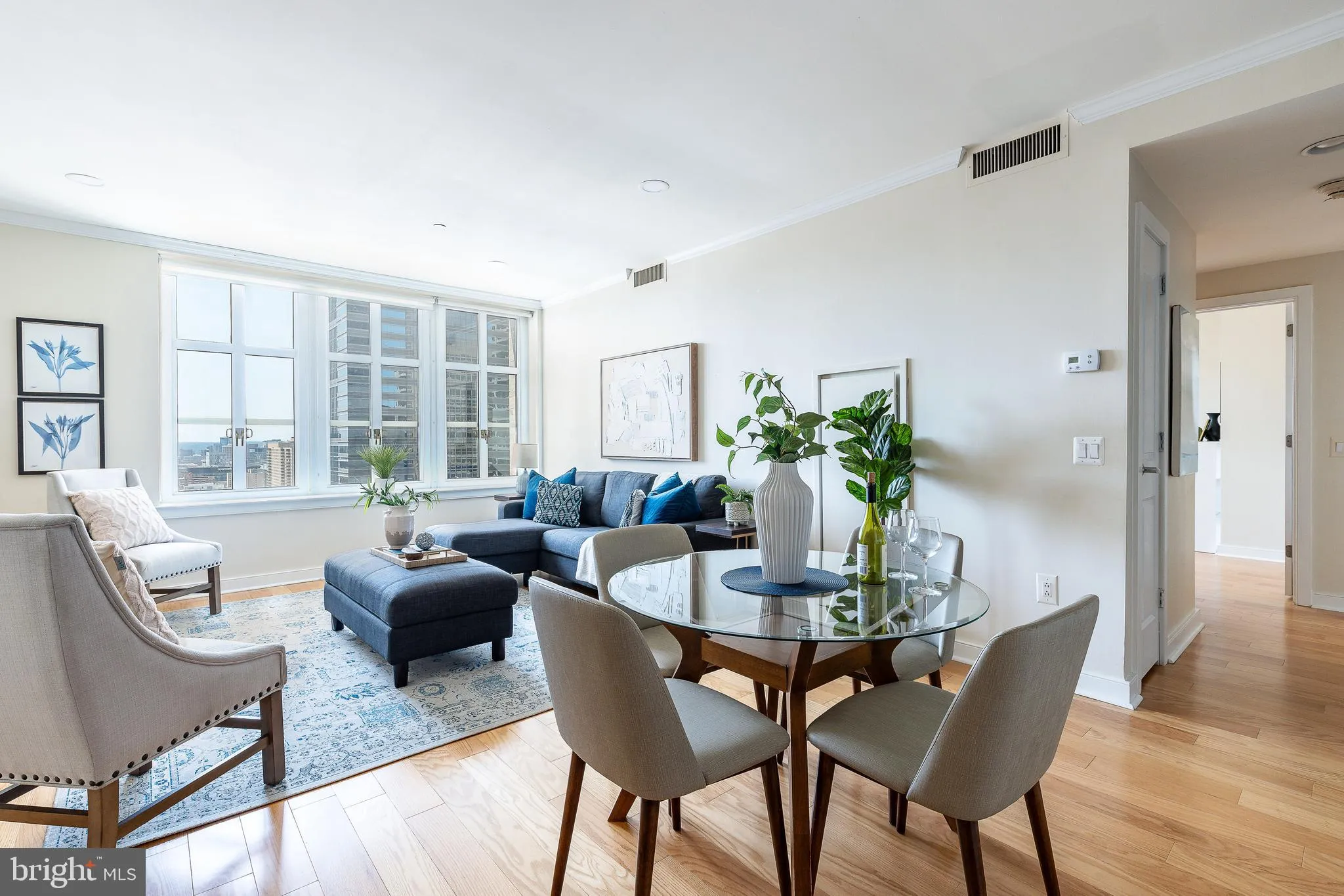 Philadelphia, Pennsylvania 19102, United States, 2 Bedrooms Bedrooms, ,2 BathroomsBathrooms,Residential,Active,165820