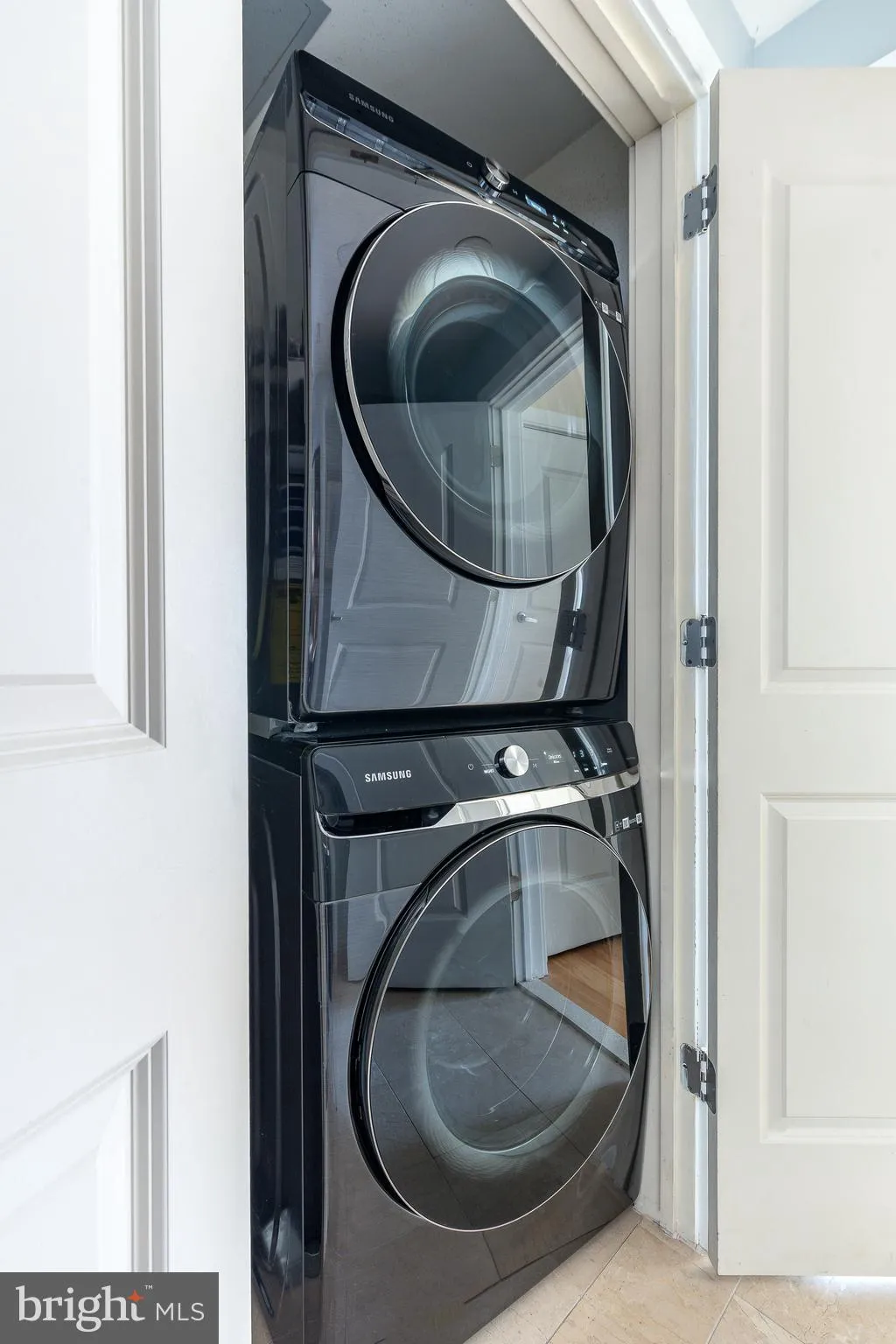 Philadelphia, Pennsylvania 19102, United States, 2 Bedrooms Bedrooms, ,2 BathroomsBathrooms,Residential,Active,165820