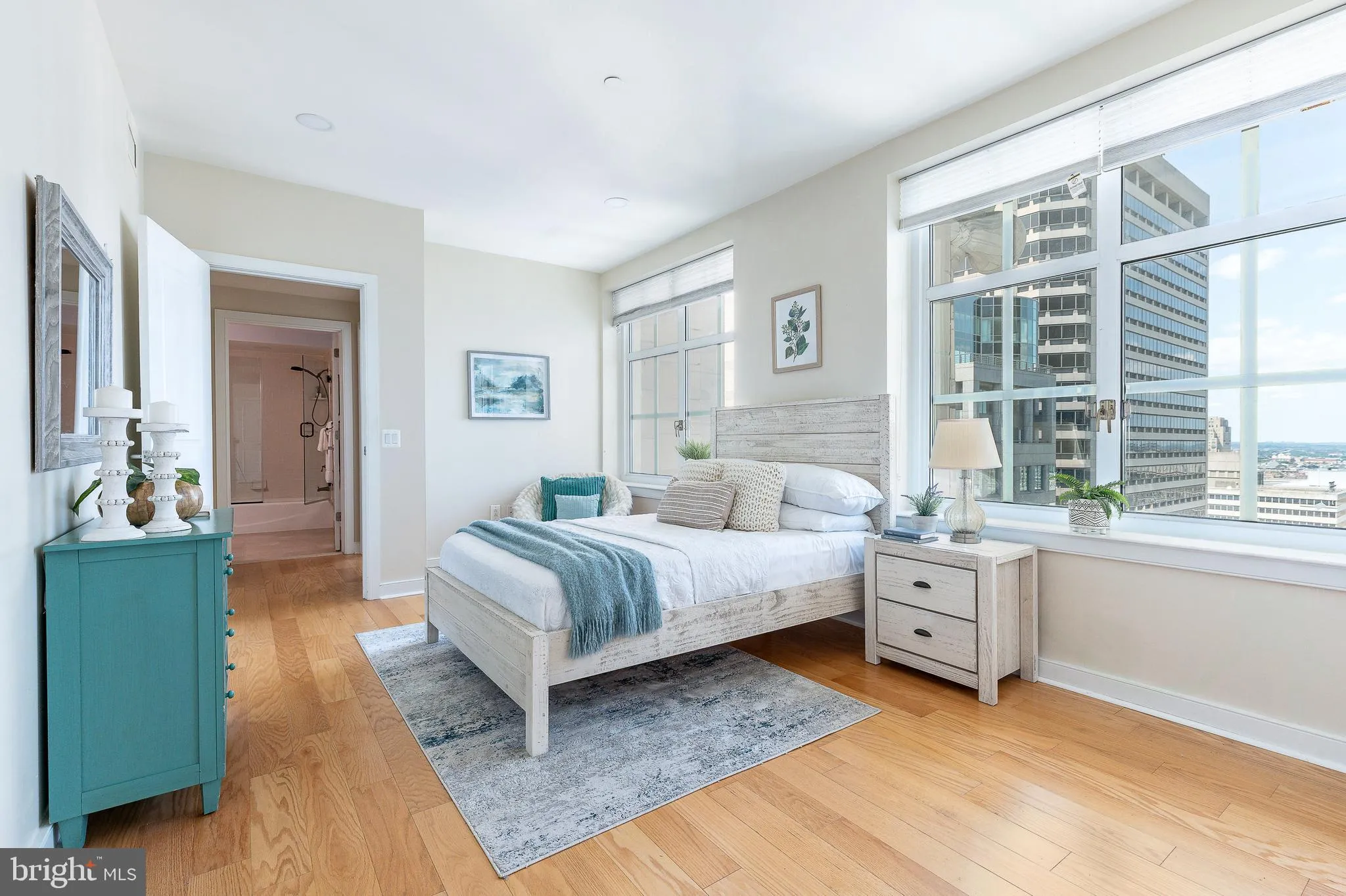 Philadelphia, Pennsylvania 19102, United States, 2 Bedrooms Bedrooms, ,2 BathroomsBathrooms,Residential,Active,165820