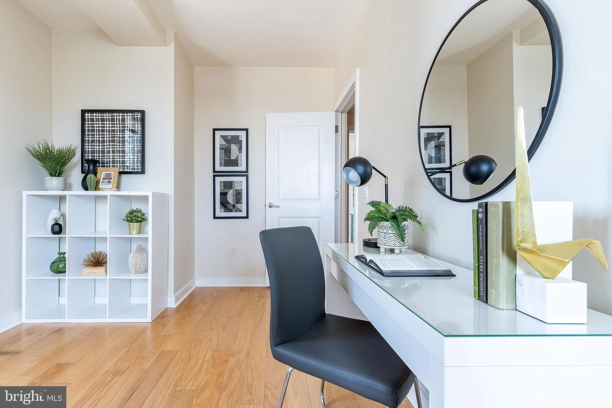 Philadelphia, Pennsylvania 19102, United States, 2 Bedrooms Bedrooms, ,2 BathroomsBathrooms,Residential,Active,165820