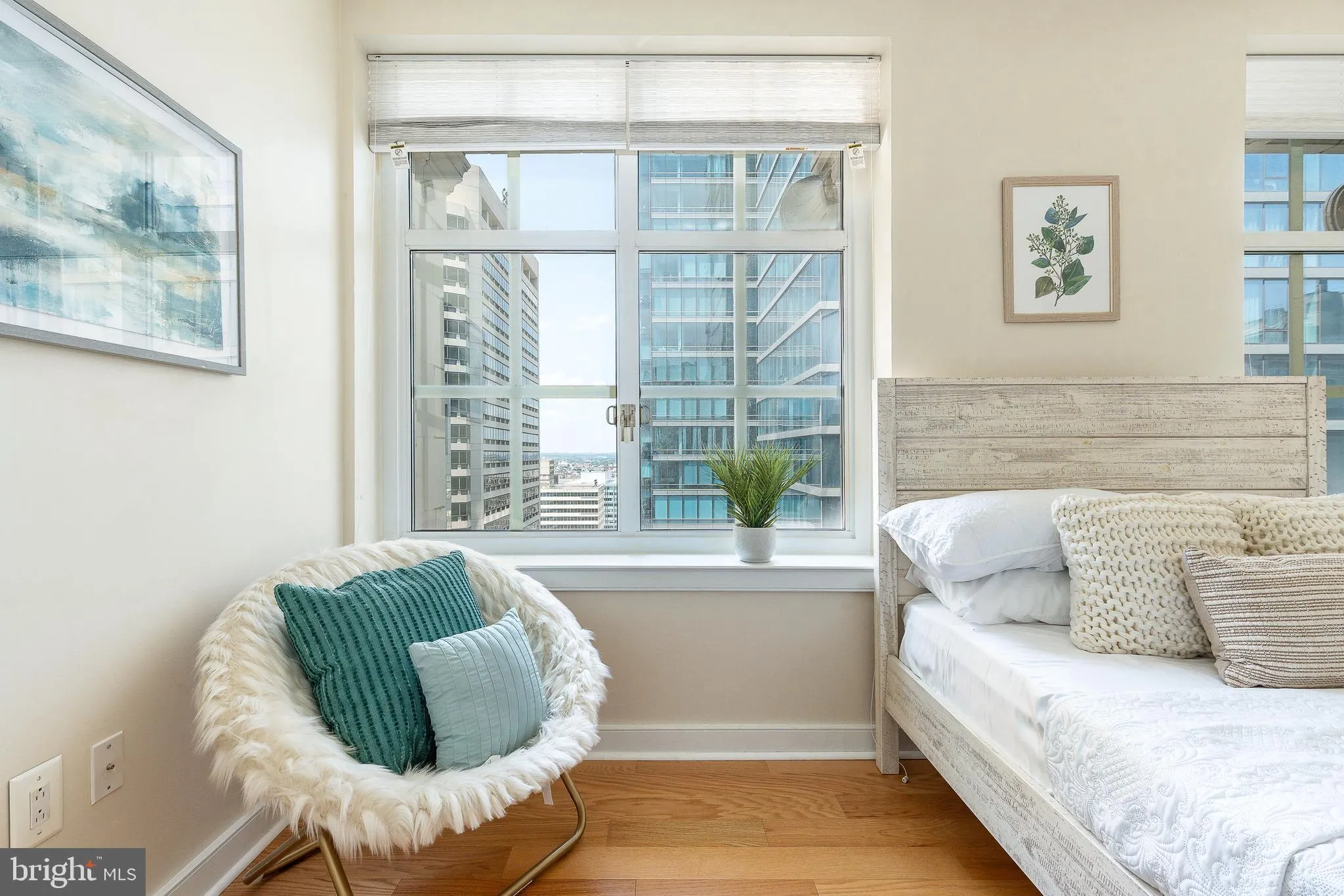 Philadelphia, Pennsylvania 19102, United States, 2 Bedrooms Bedrooms, ,2 BathroomsBathrooms,Residential,Active,165820