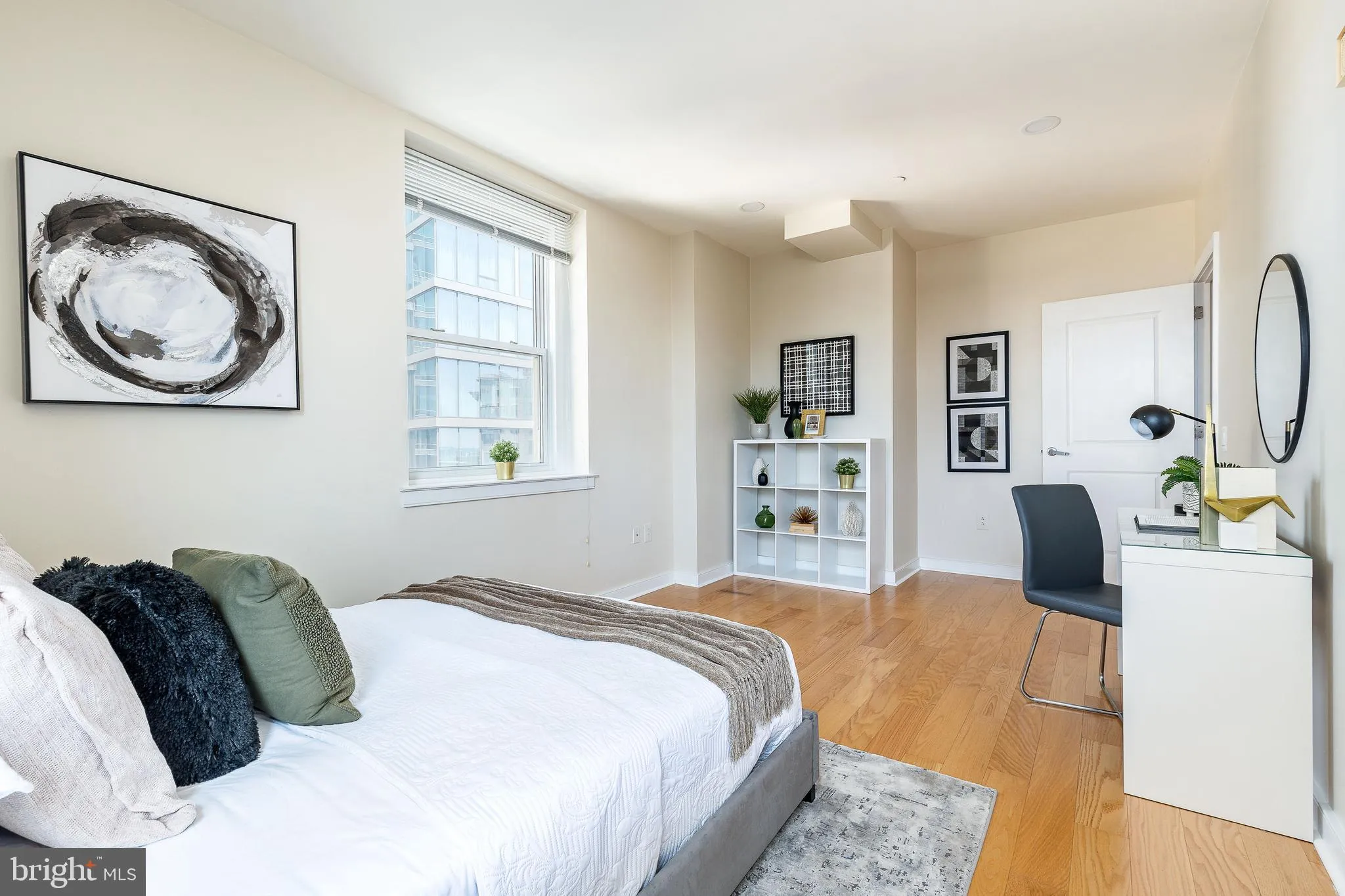 Philadelphia, Pennsylvania 19102, United States, 2 Bedrooms Bedrooms, ,2 BathroomsBathrooms,Residential,Active,165820