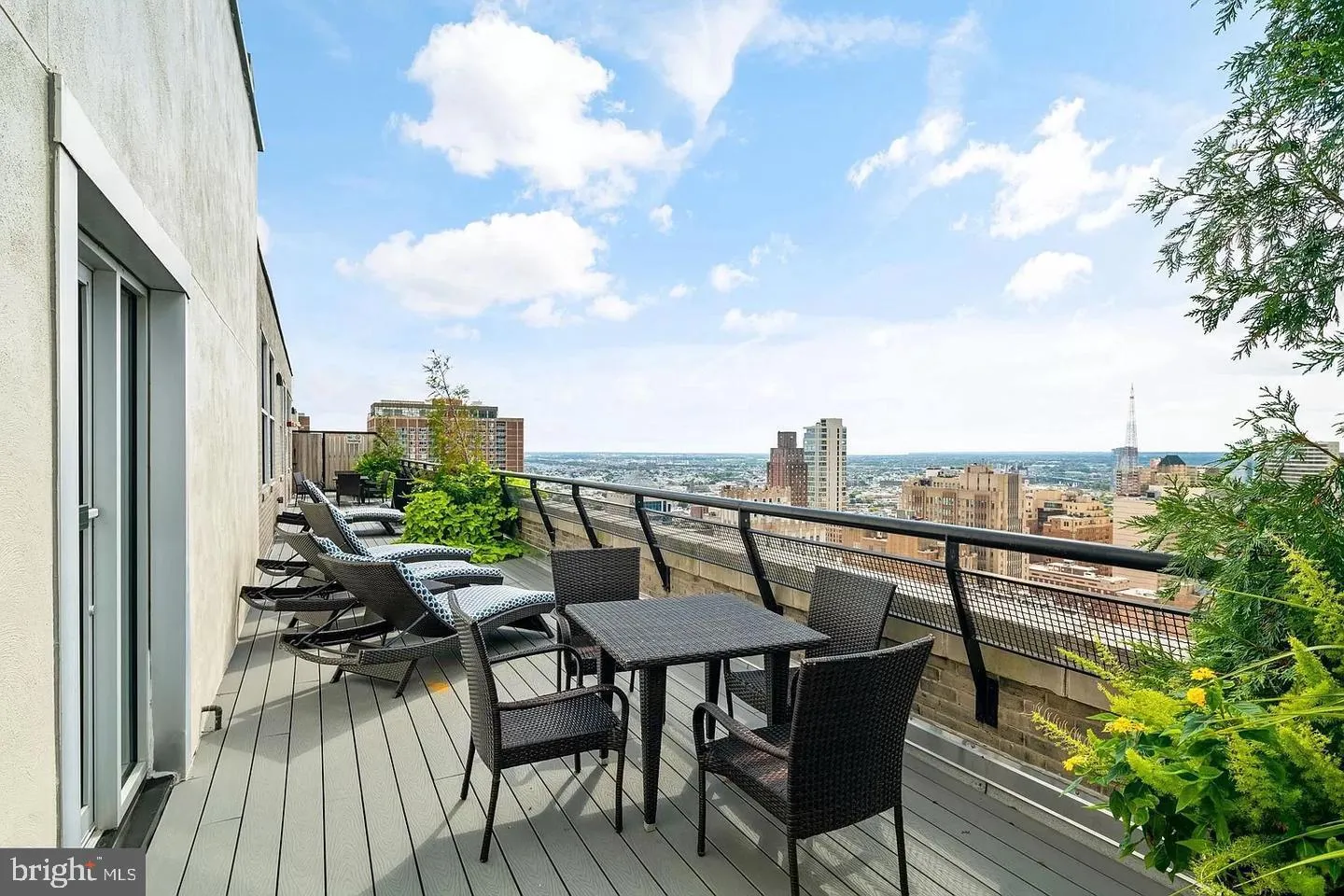 Philadelphia, Pennsylvania 19102, United States, 2 Bedrooms Bedrooms, ,2 BathroomsBathrooms,Residential,Active,165820