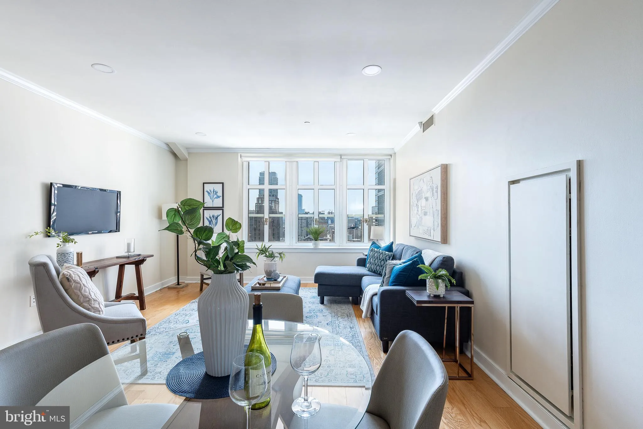 Philadelphia, Pennsylvania 19102, United States, 2 Bedrooms Bedrooms, ,2 BathroomsBathrooms,Residential,Active,165820