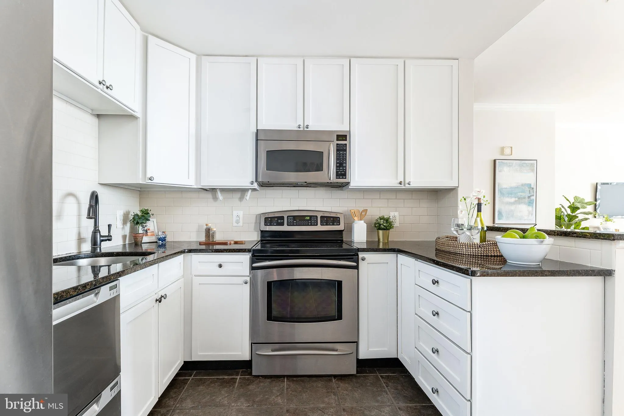 Philadelphia, Pennsylvania 19102, United States, 2 Bedrooms Bedrooms, ,2 BathroomsBathrooms,Residential,Active,165820