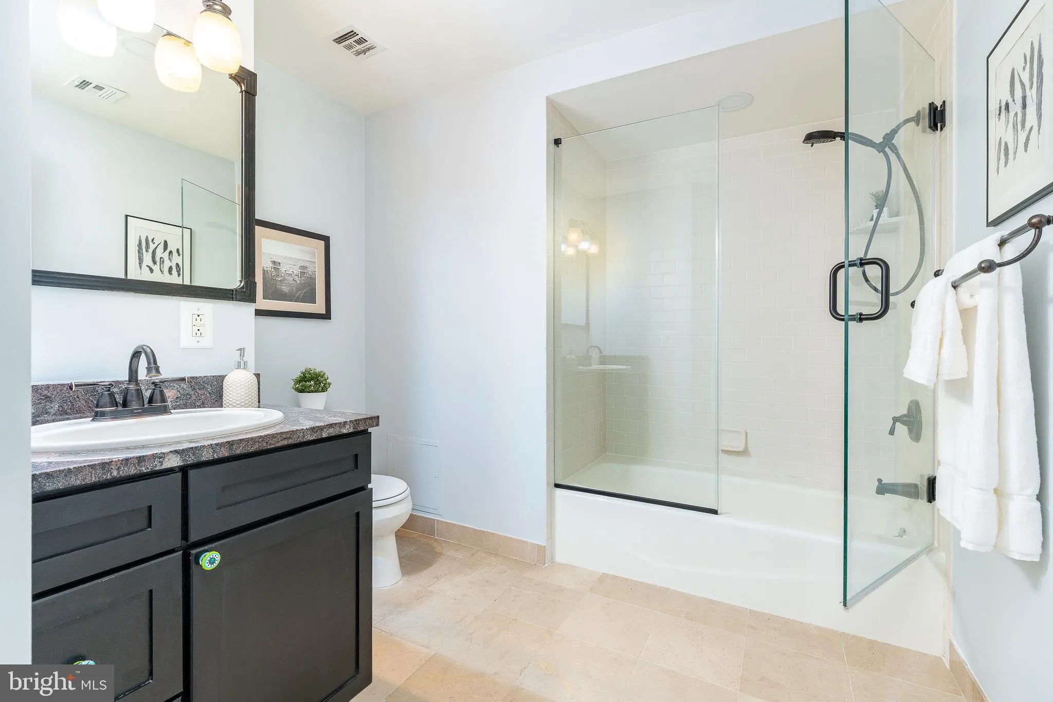 Philadelphia, Pennsylvania 19102, United States, 2 Bedrooms Bedrooms, ,2 BathroomsBathrooms,Residential,Active,165820