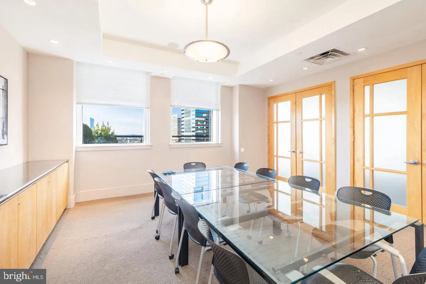 Philadelphia, Pennsylvania 19102, United States, 2 Bedrooms Bedrooms, ,2 BathroomsBathrooms,Residential,Active,165820