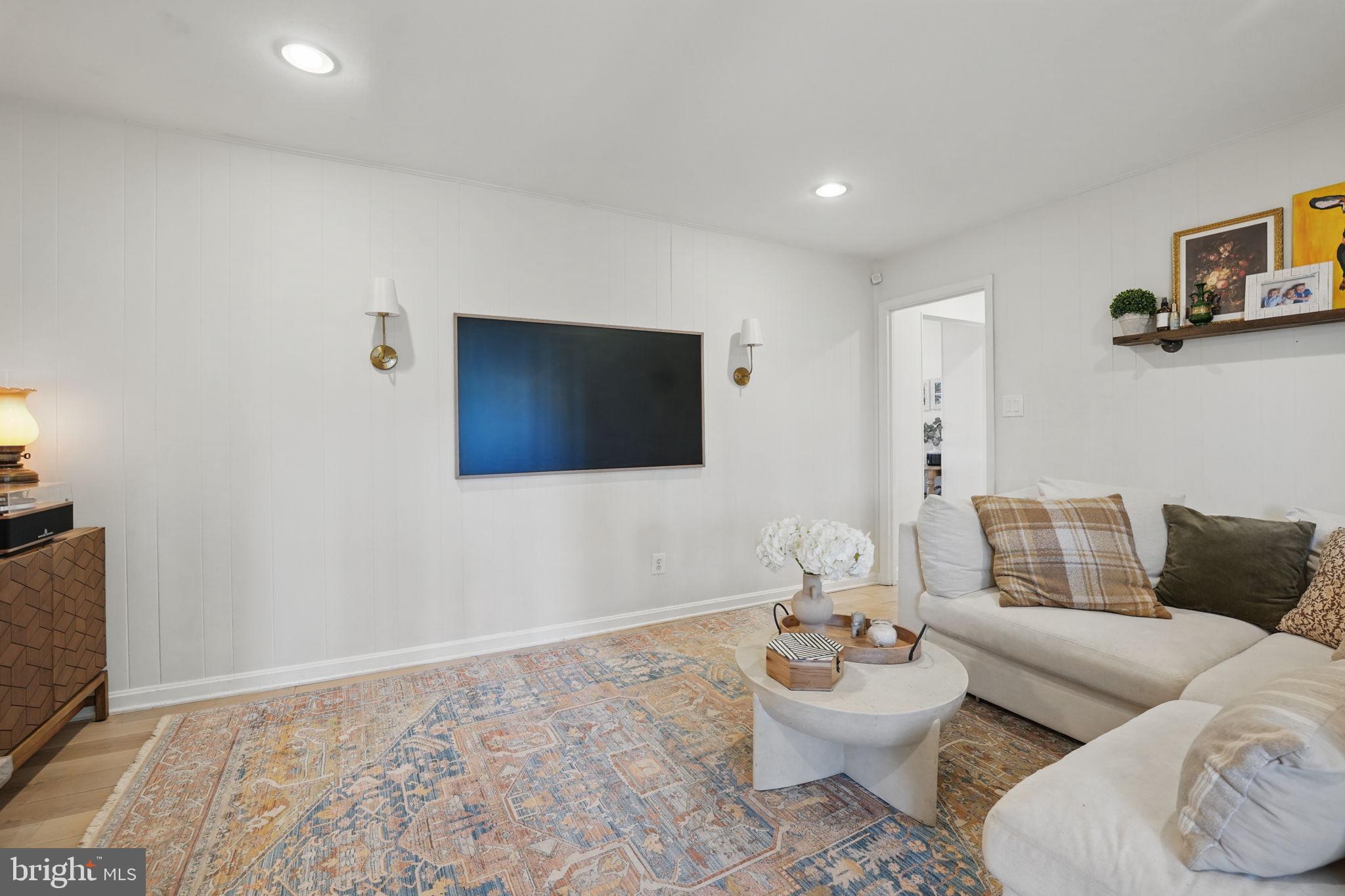 LAKE BRADDOCK - Residential