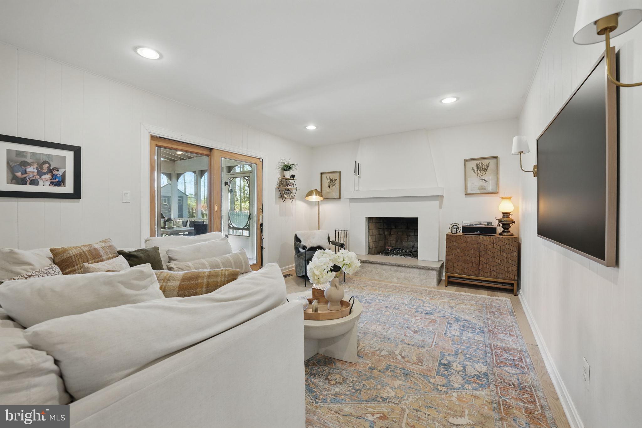 LAKE BRADDOCK - Residential