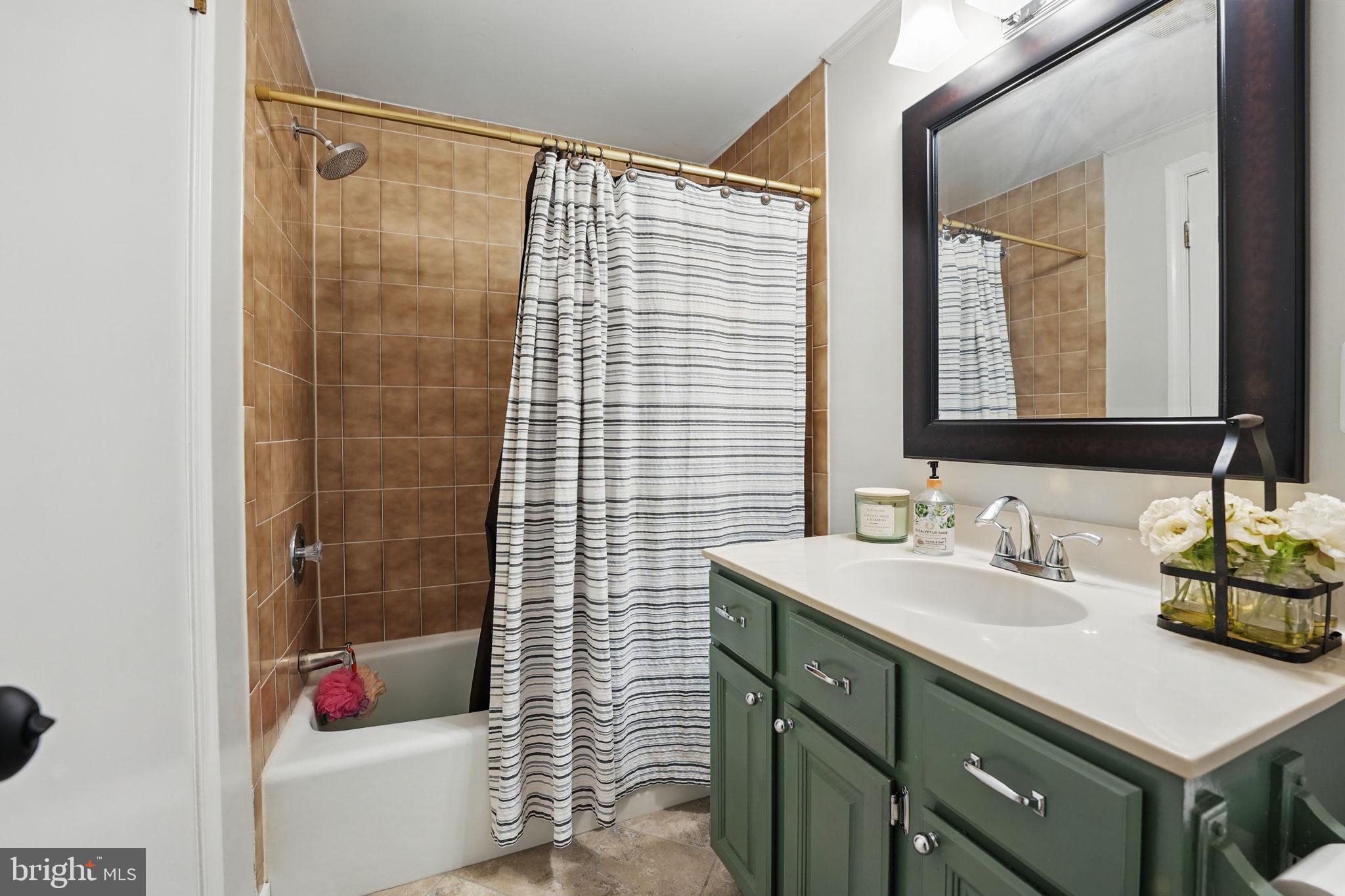 LAKE BRADDOCK - Residential