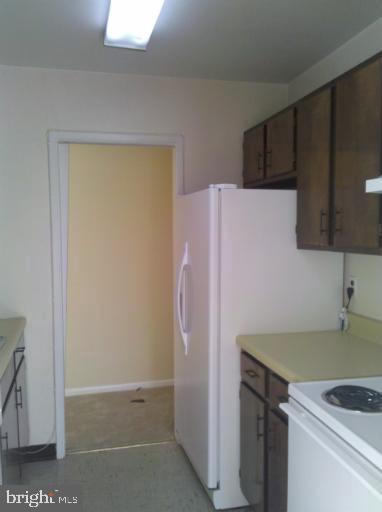 SUMMERTREE CONDO APTS - Residential Lease