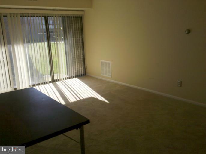 SUMMERTREE CONDO APTS - Residential Lease