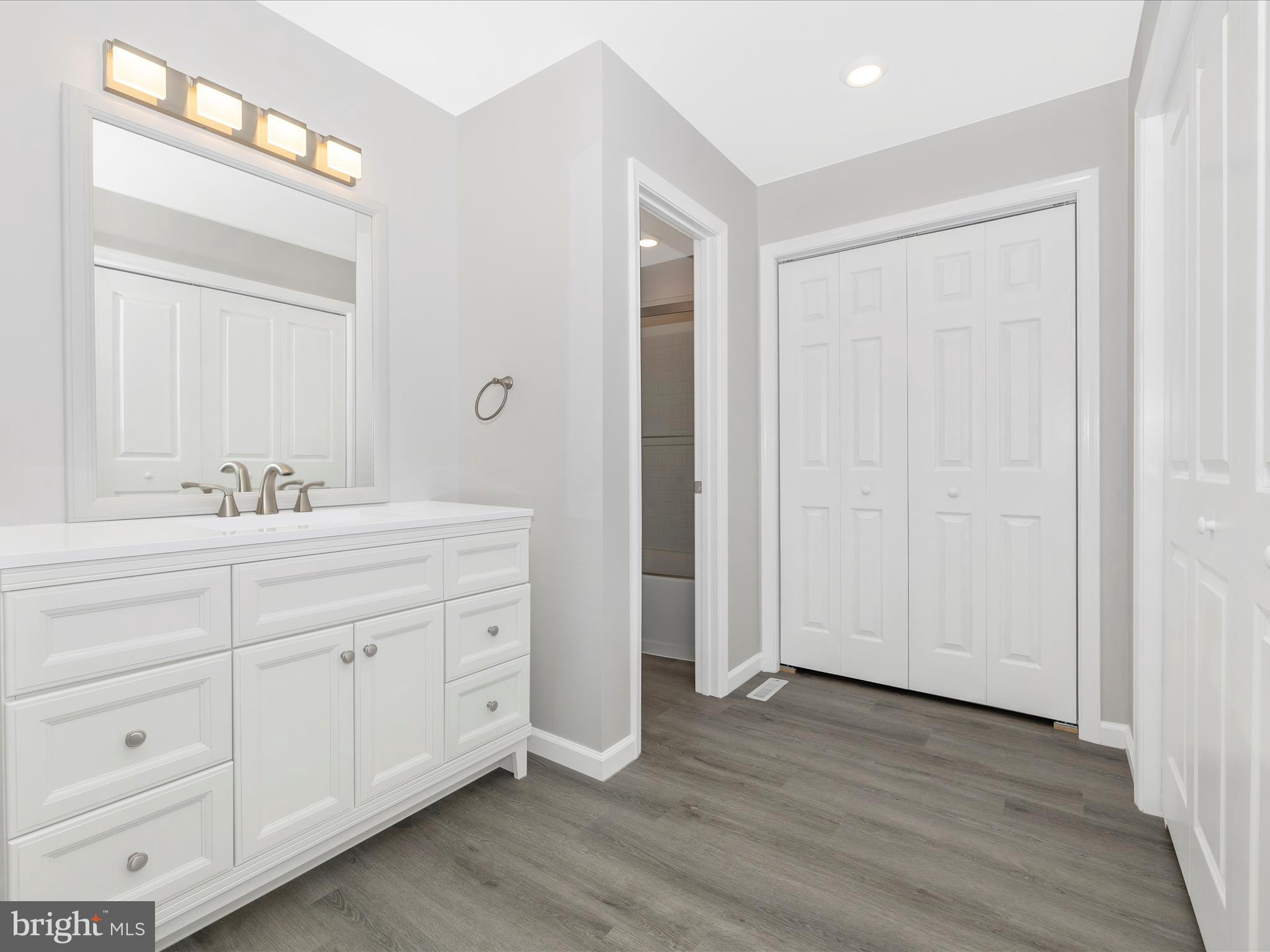 STONEWALL MANOR - Residential