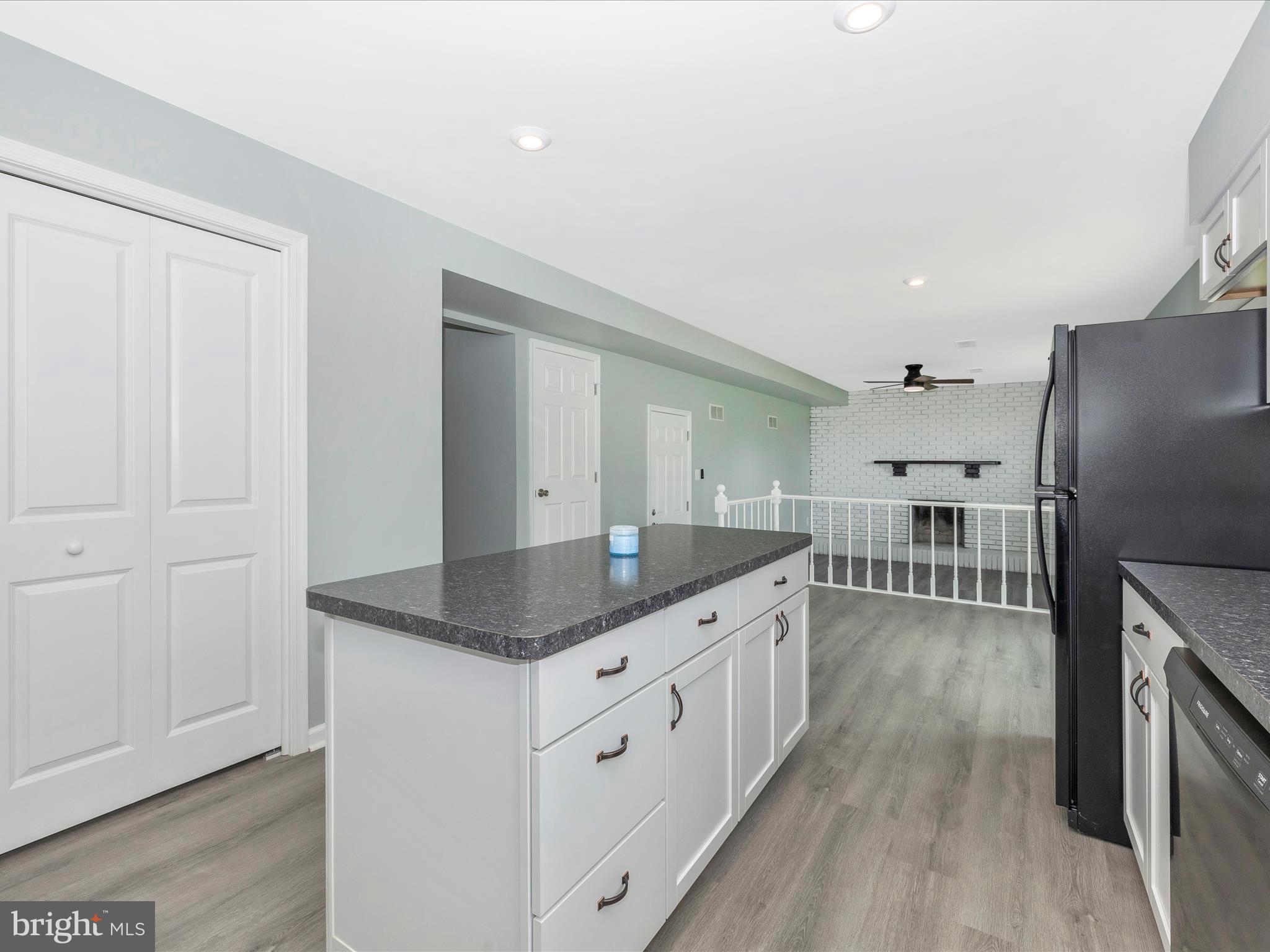 STONEWALL MANOR - Residential