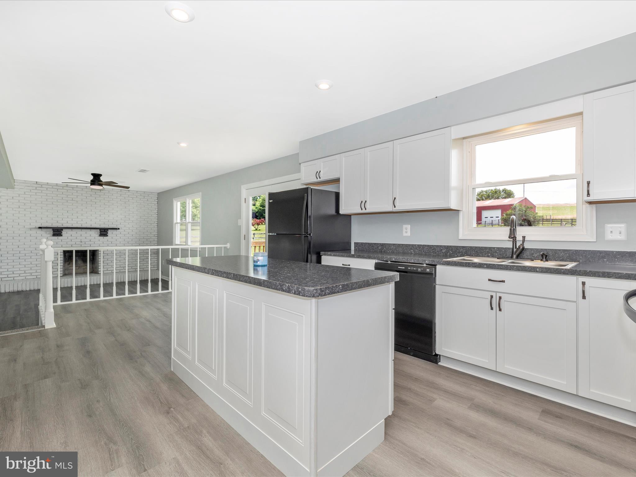 STONEWALL MANOR - Residential