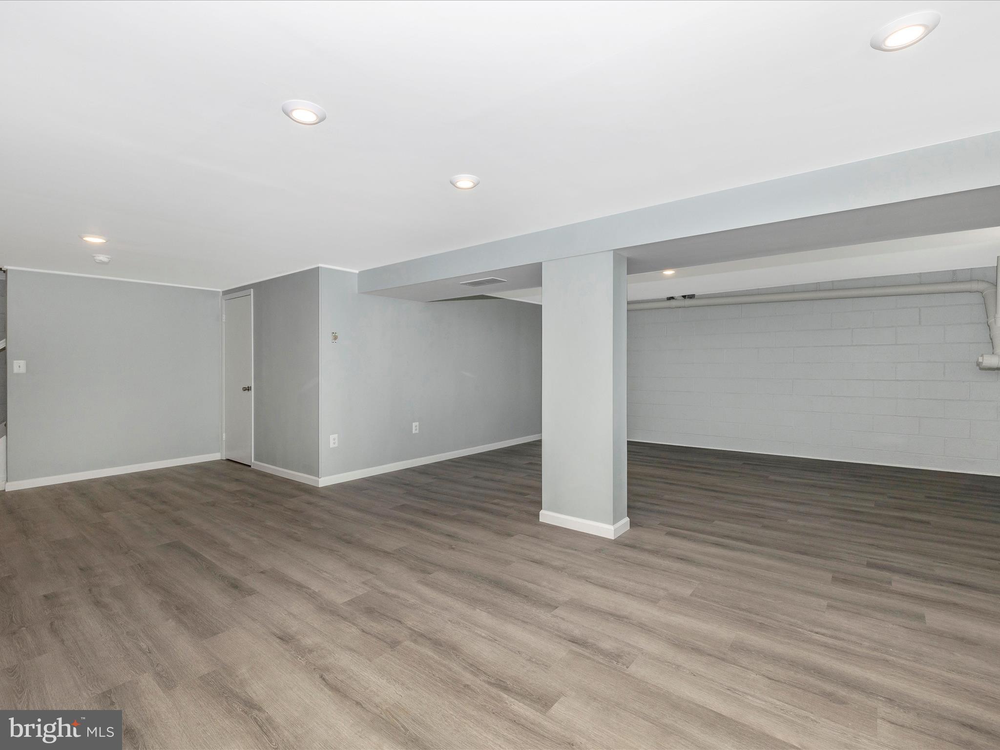 STONEWALL MANOR - Residential