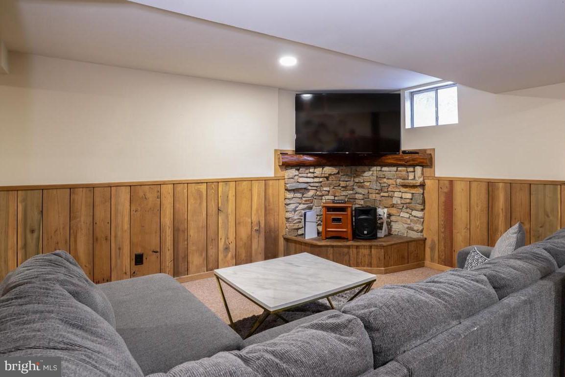 ROBERTS FIELD - Residential