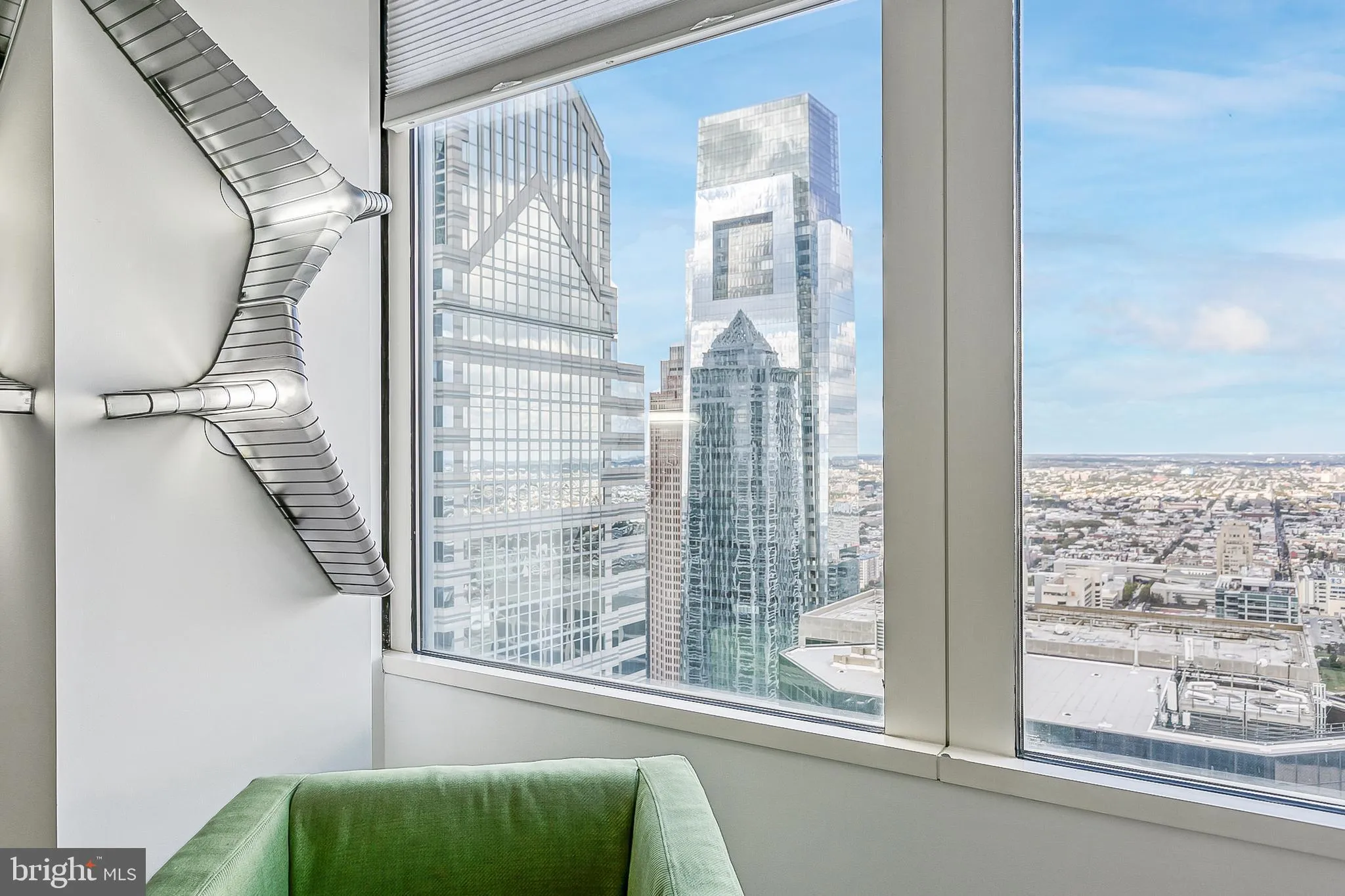 Philadelphia, Pennsylvania 19102, United States, 2 Bedrooms Bedrooms, ,3 BathroomsBathrooms,Residential,Pending,132907