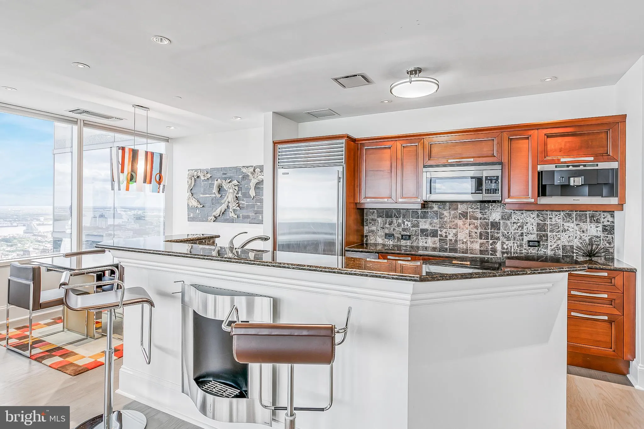 Philadelphia, Pennsylvania 19102, United States, 2 Bedrooms Bedrooms, ,3 BathroomsBathrooms,Residential,Pending,132907