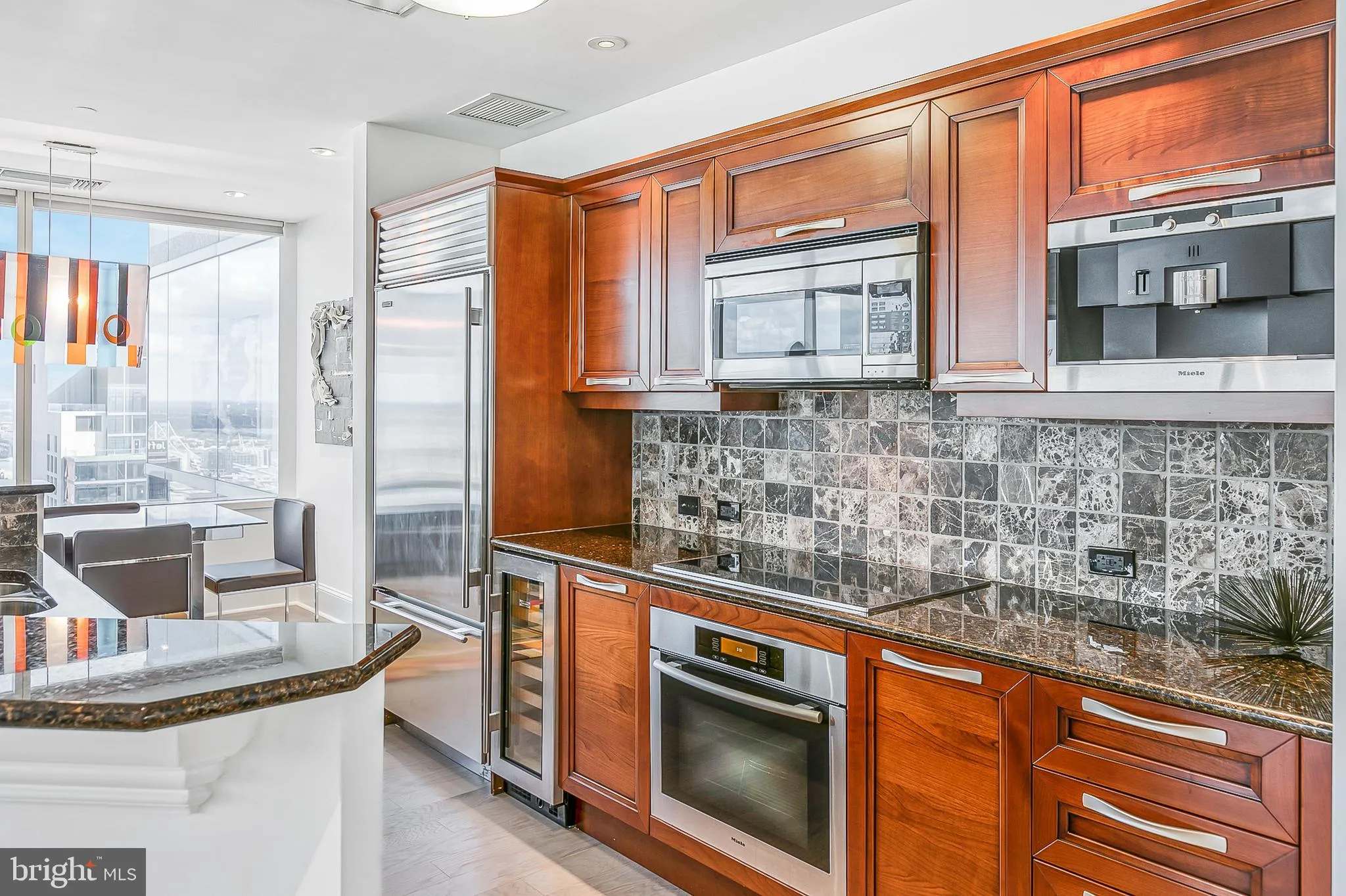 Philadelphia, Pennsylvania 19102, United States, 2 Bedrooms Bedrooms, ,3 BathroomsBathrooms,Residential,Pending,132907